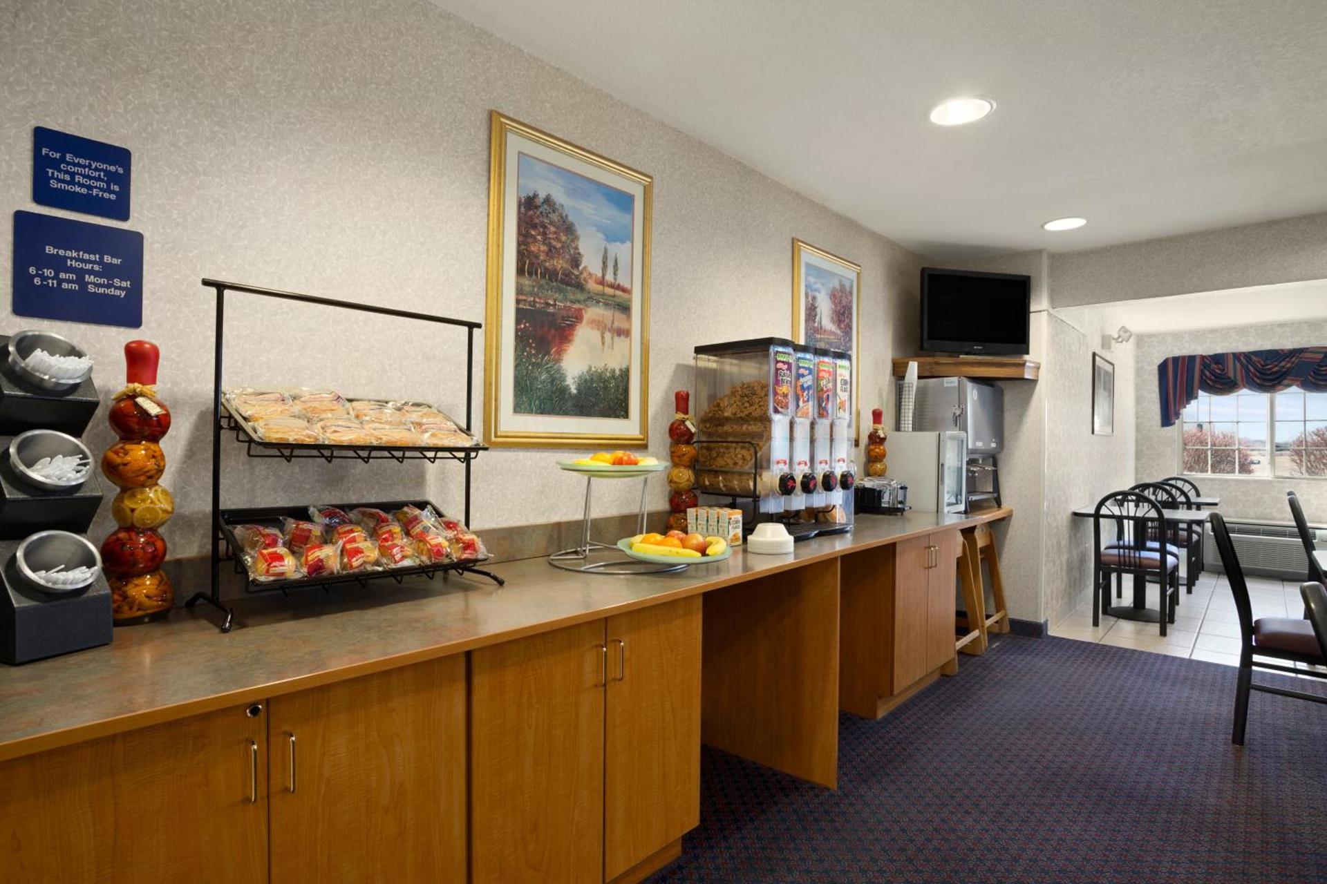 Ramada Limited Bloomington IL I-74/I-55 photo 27