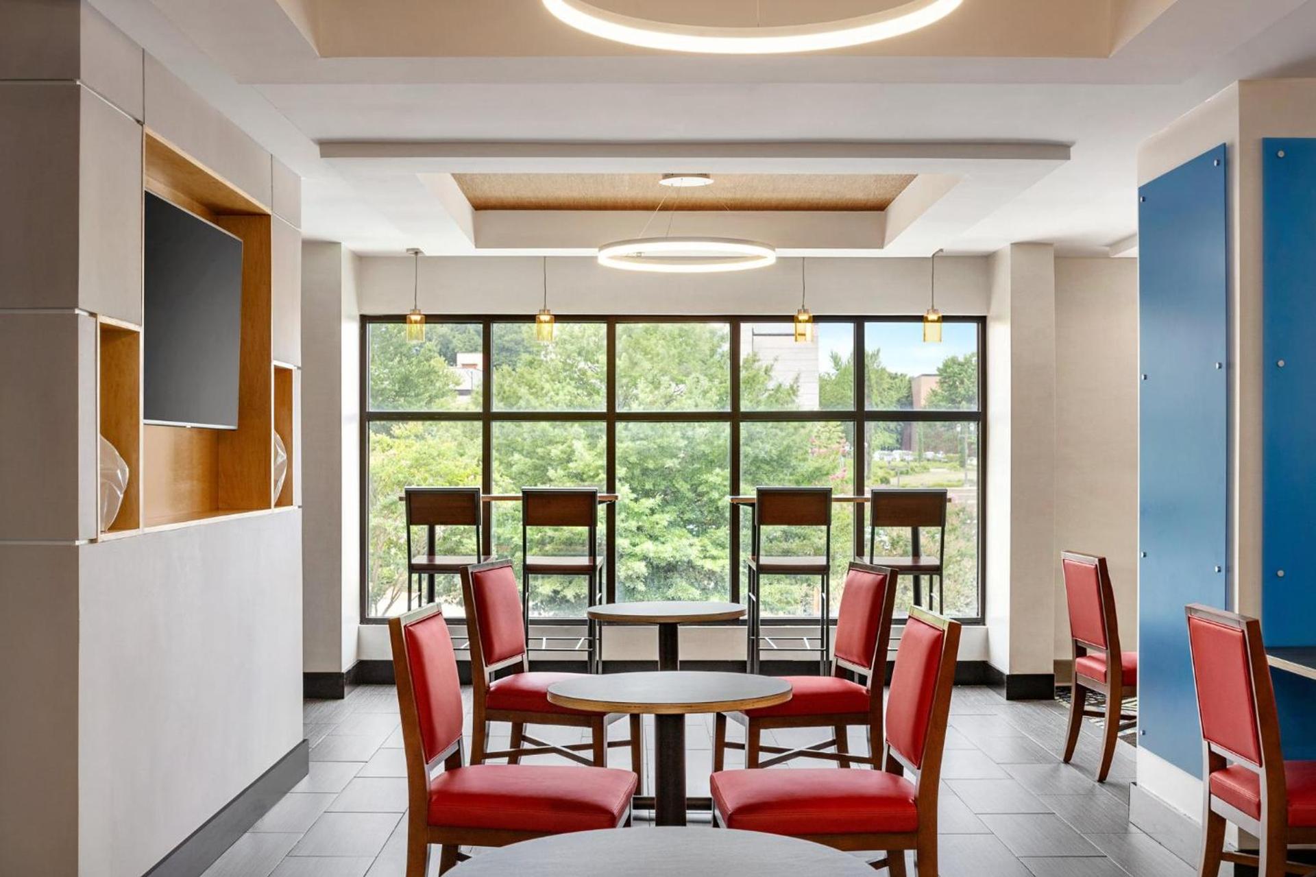 Holiday Inn Express & Suites Greenville-Downtown by IHG photo 68