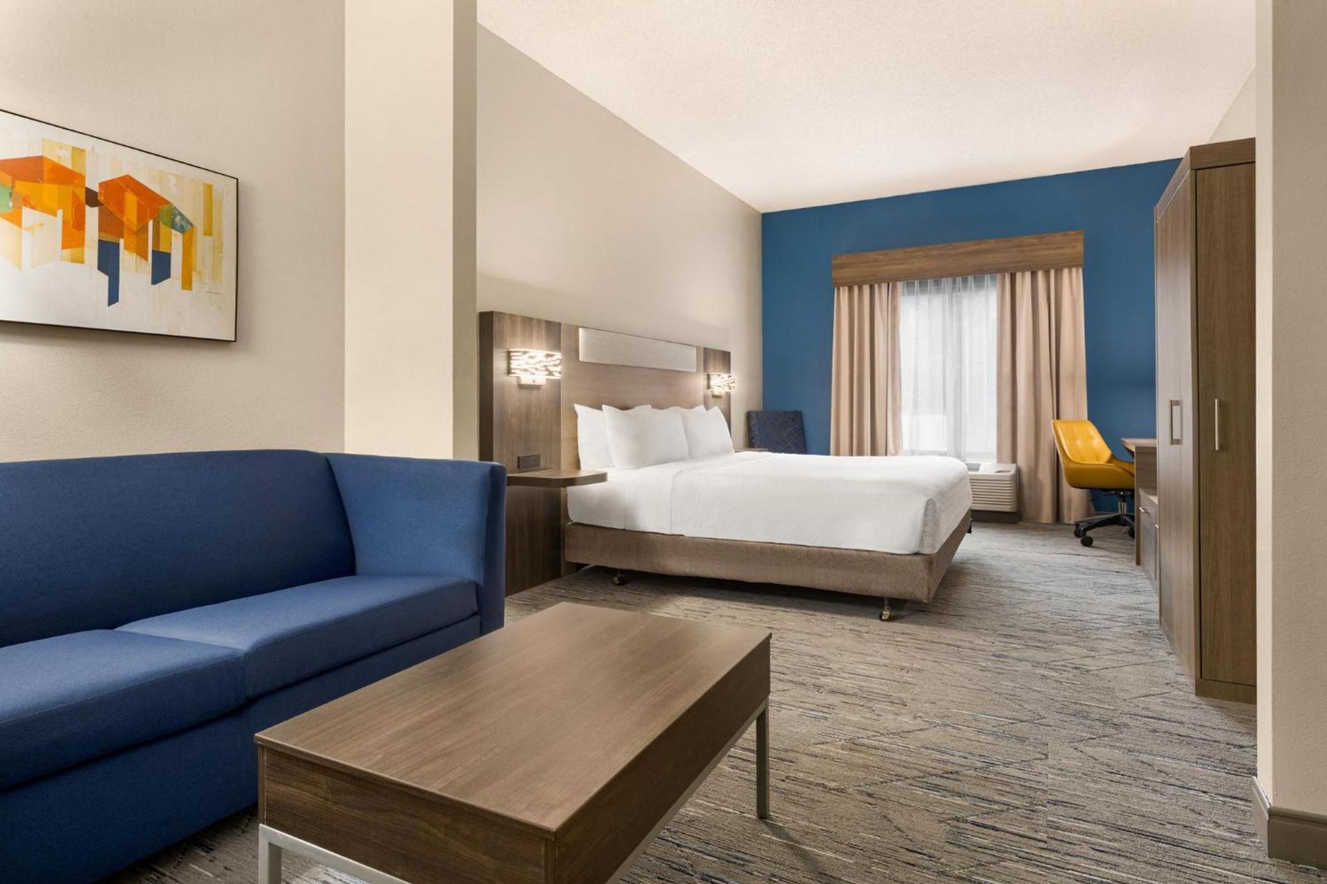 Holiday Inn Express & Suites Greenville-Downtown by IHG photo 73
