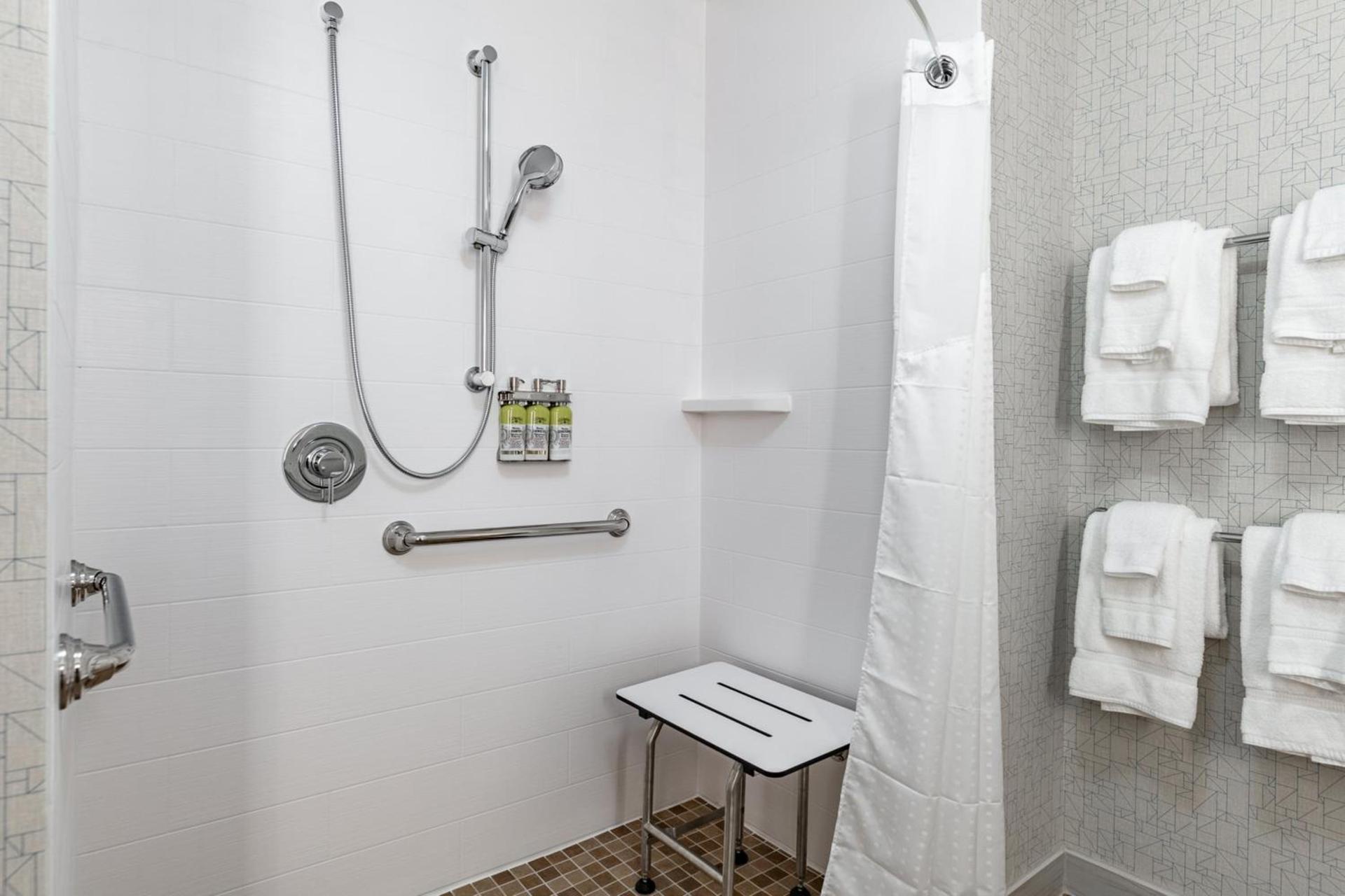 Holiday Inn Express & Suites - Moundsville by IHG photo 21