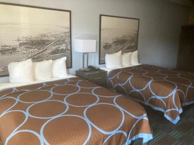 Super 8 by Wyndham Newport News photo 14