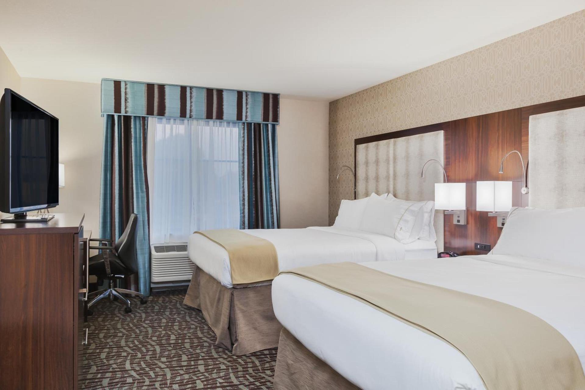 Holiday Inn Express & Suites Eureka by IHG photo 2