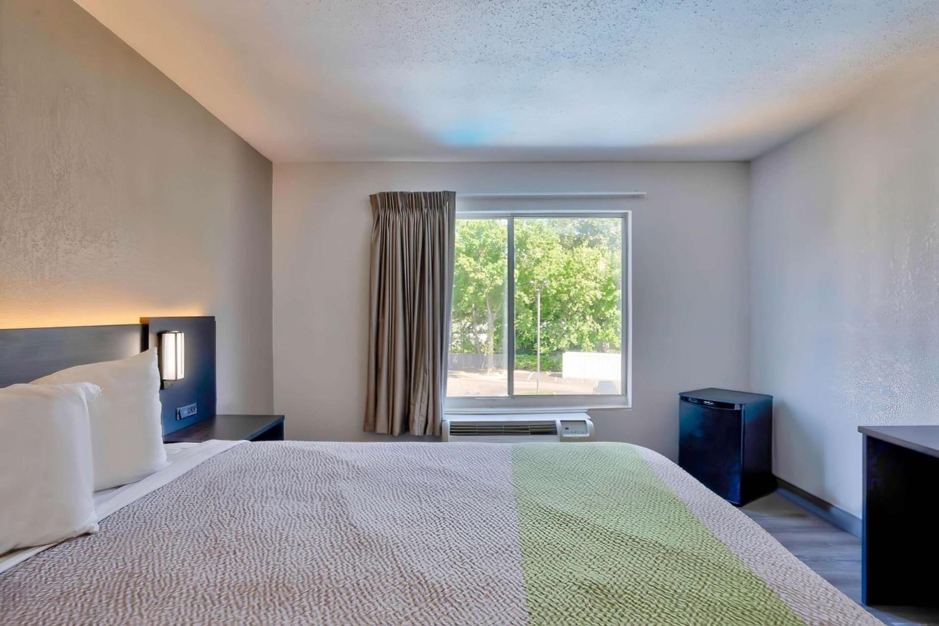 Motel 6 Virginia Beach photo 12