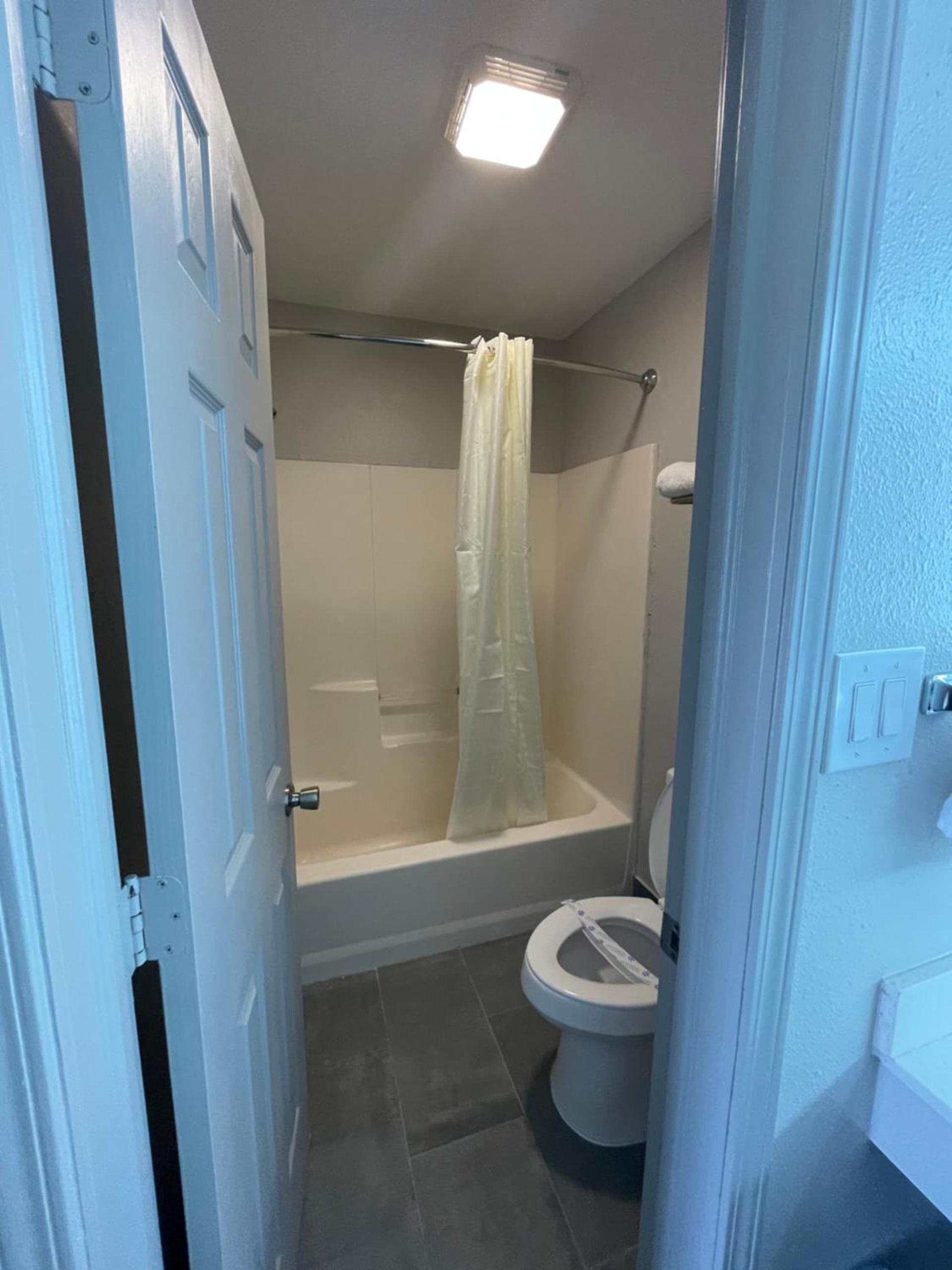Americas Best inn photo 19