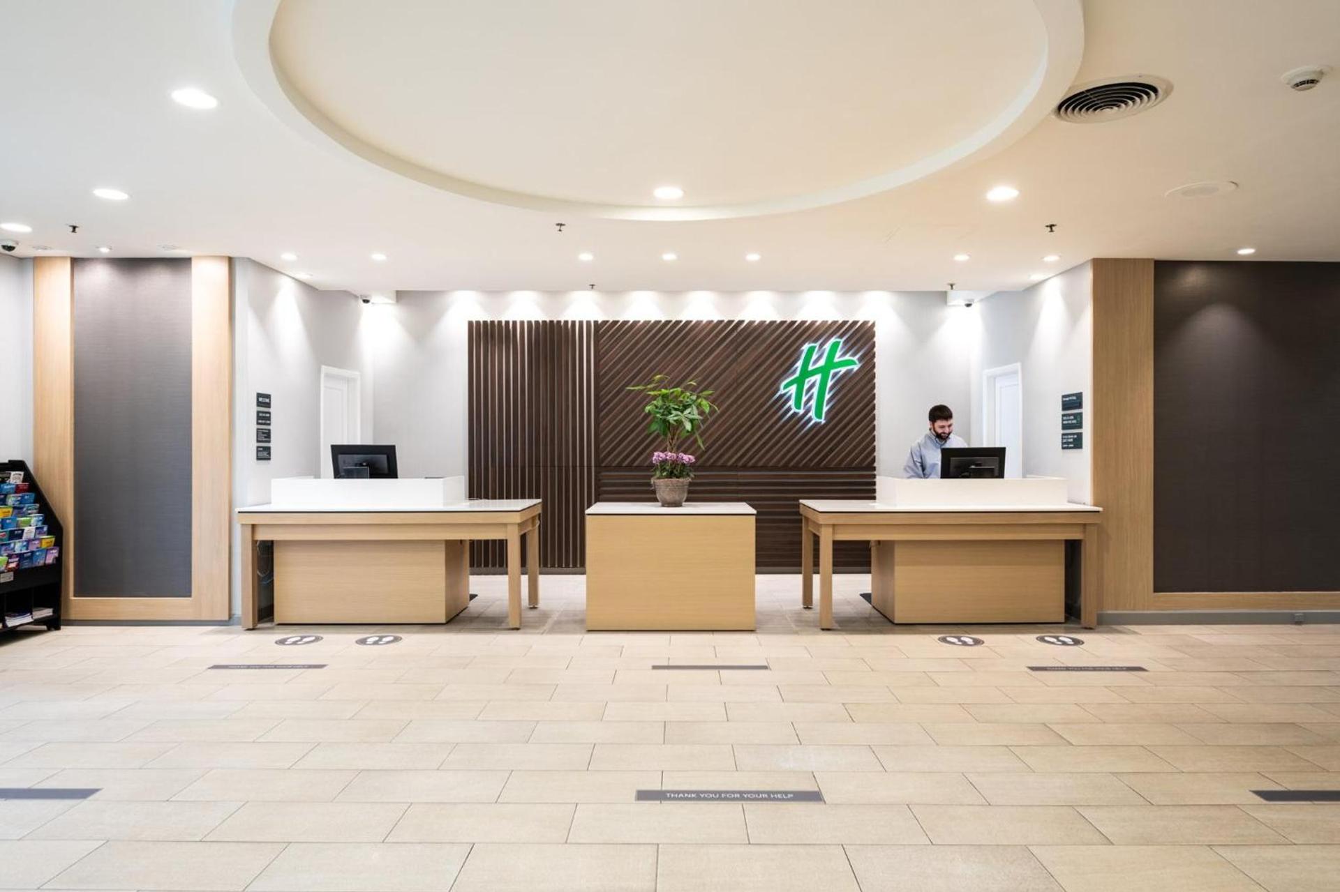 Holiday Inn Newark International Airport photo 22