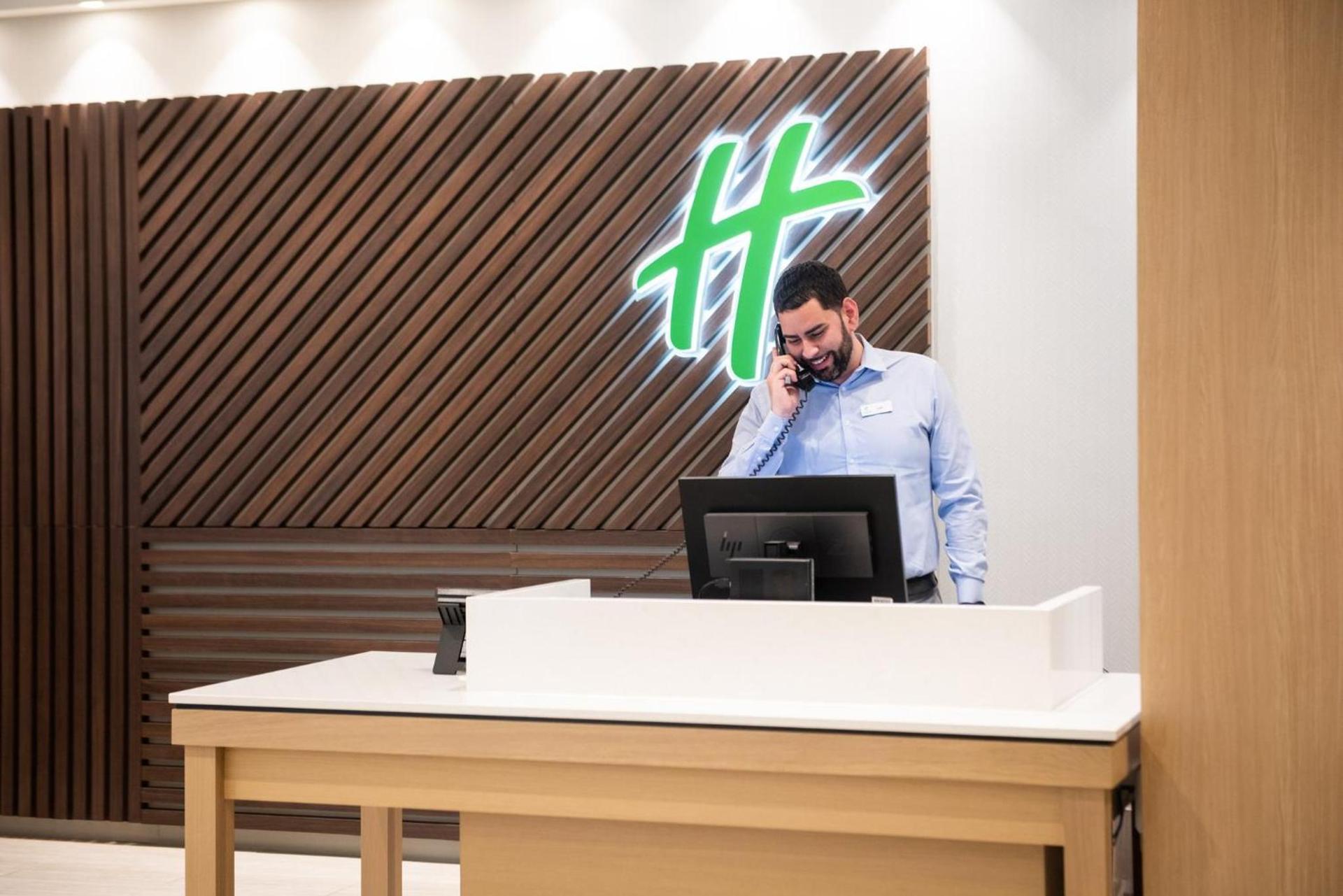 Holiday Inn Newark International Airport photo 27