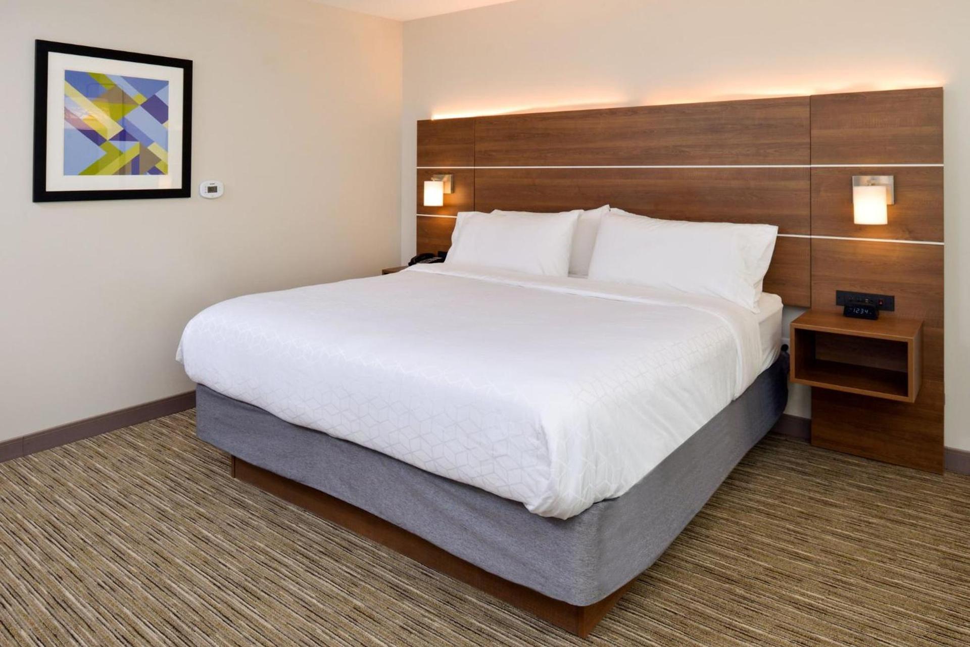 Holiday Inn Express & Suites - Ottumwa by IHG photo 57