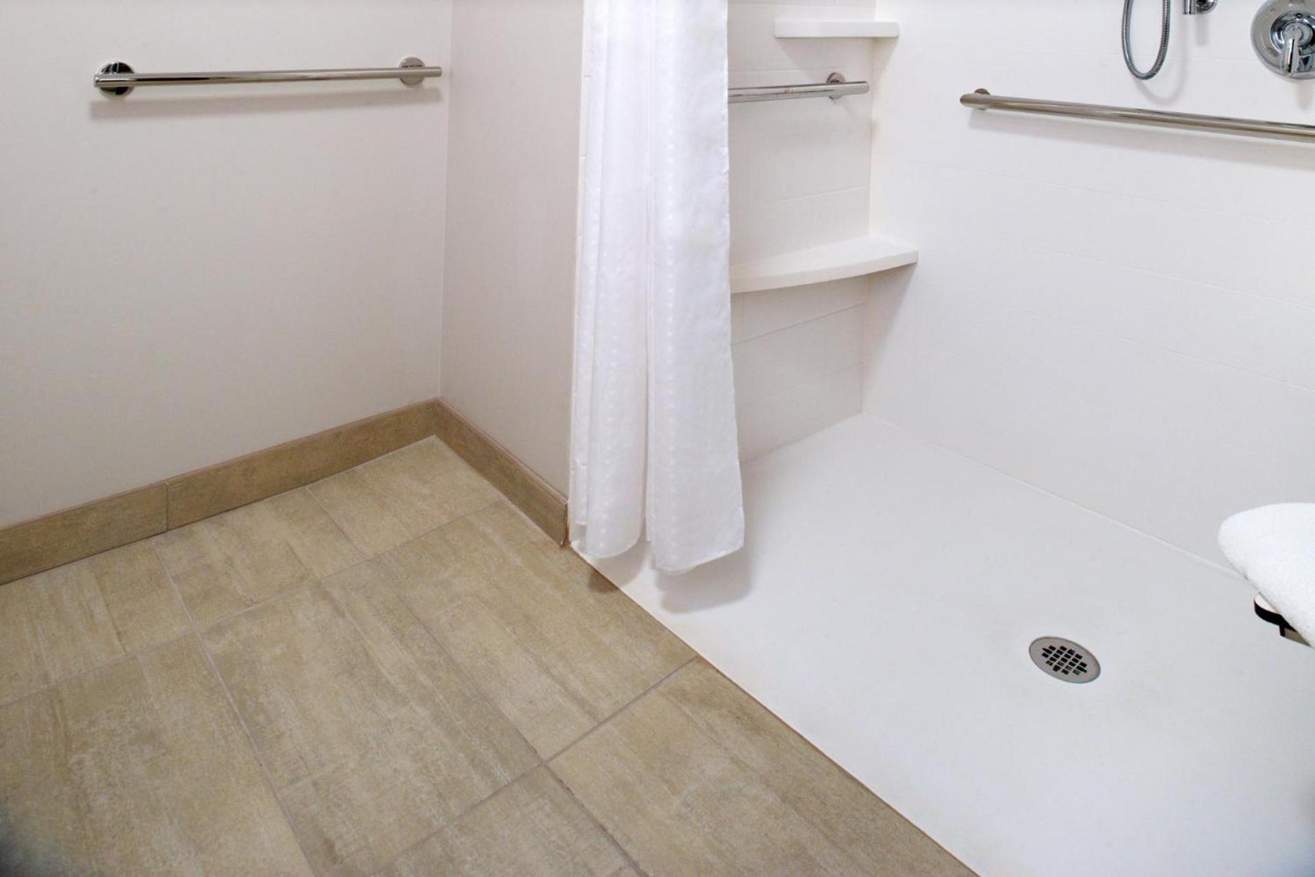 Holiday Inn Express & Suites - Ottumwa by IHG photo 51