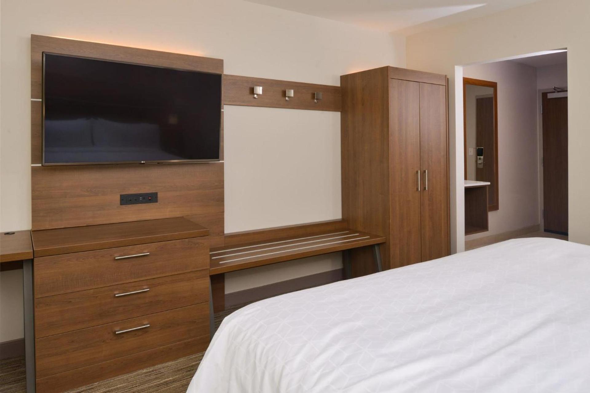 Holiday Inn Express & Suites - Ottumwa by IHG photo 66