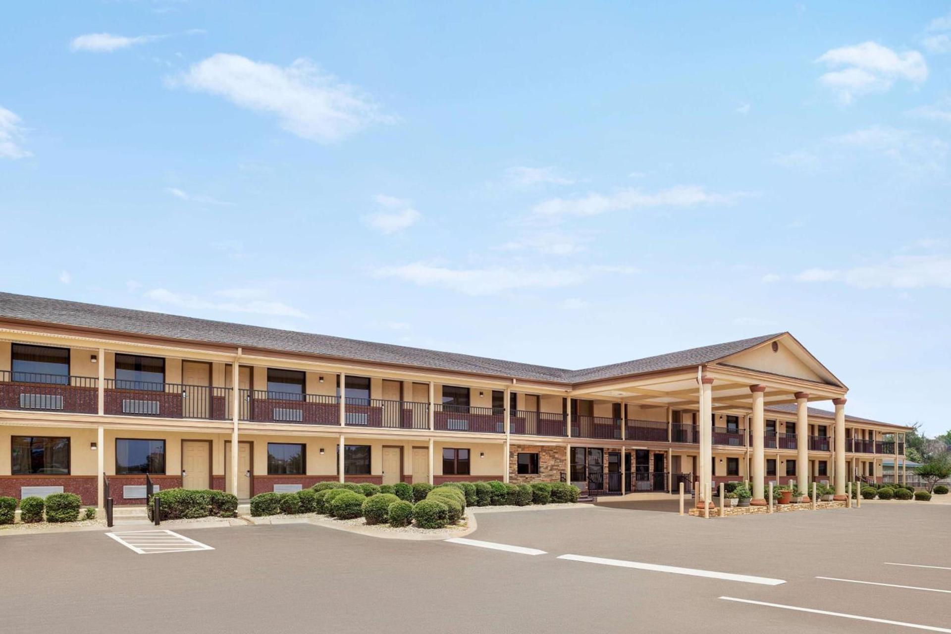 Days Inn by Wyndham Paris photo 13