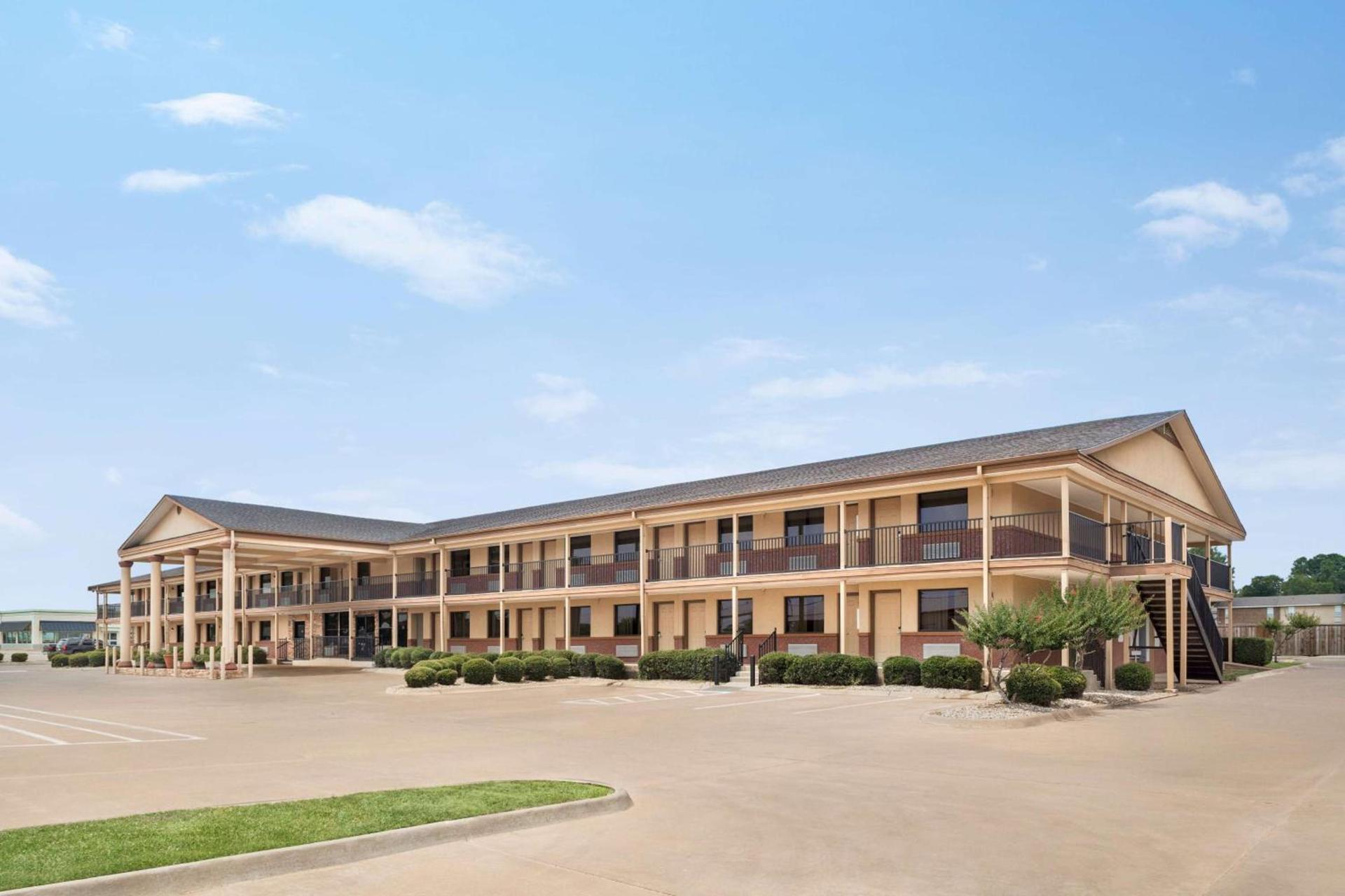 Days Inn by Wyndham Paris photo 14