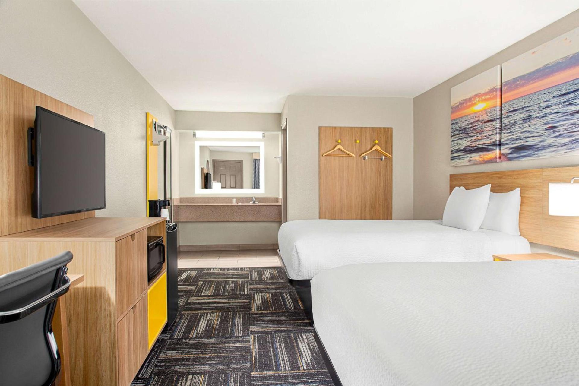 Days Inn by Wyndham Paris photo 29