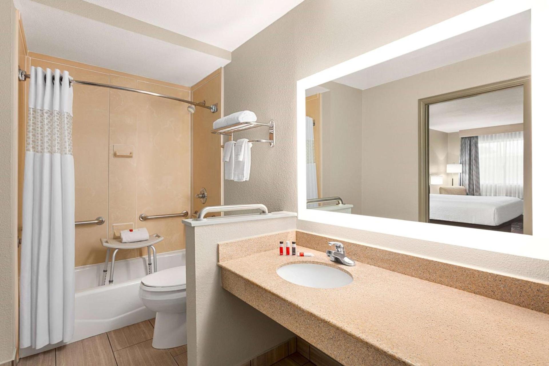 Days Inn by Wyndham Paris photo 44