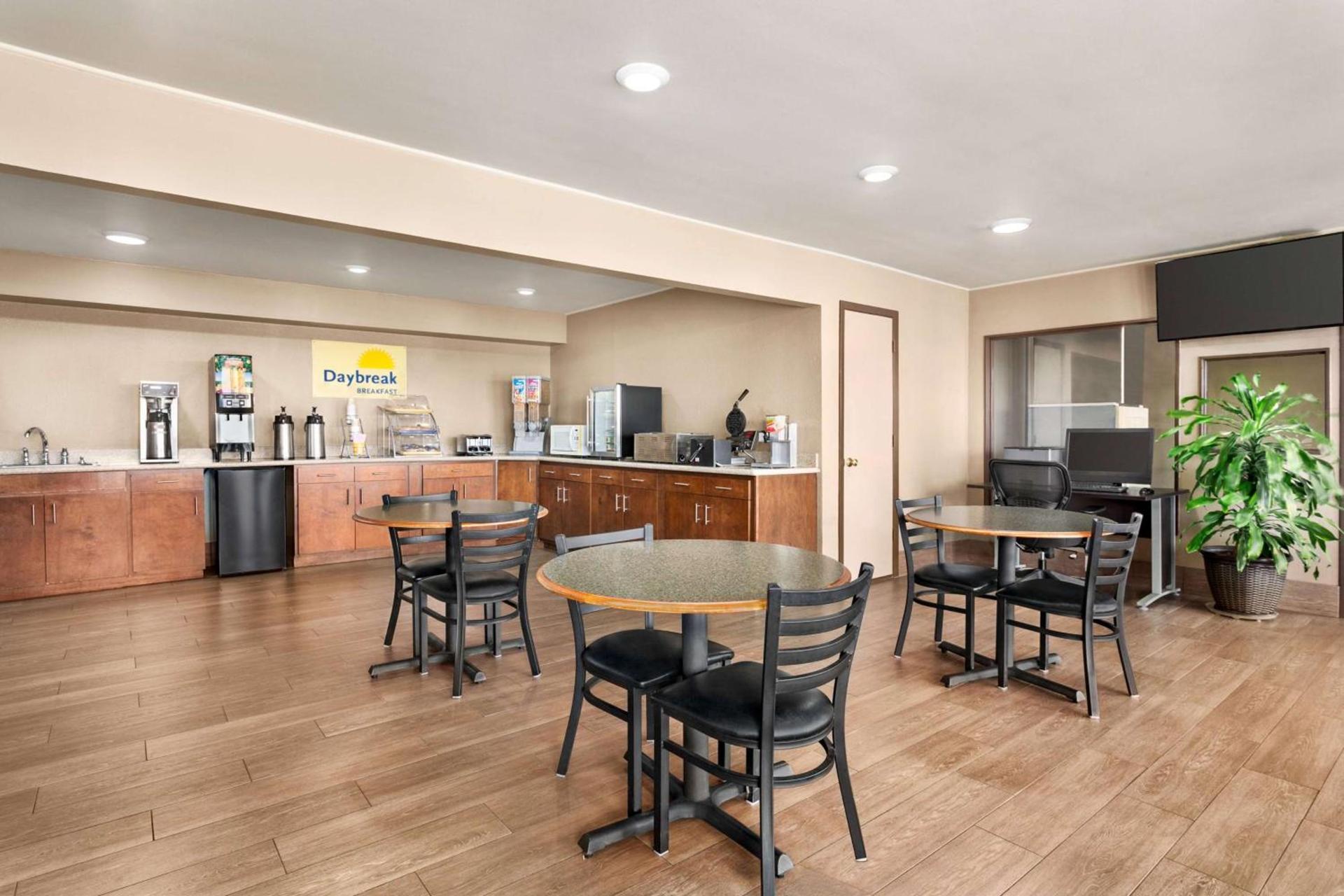 Days Inn by Wyndham Paris photo 45