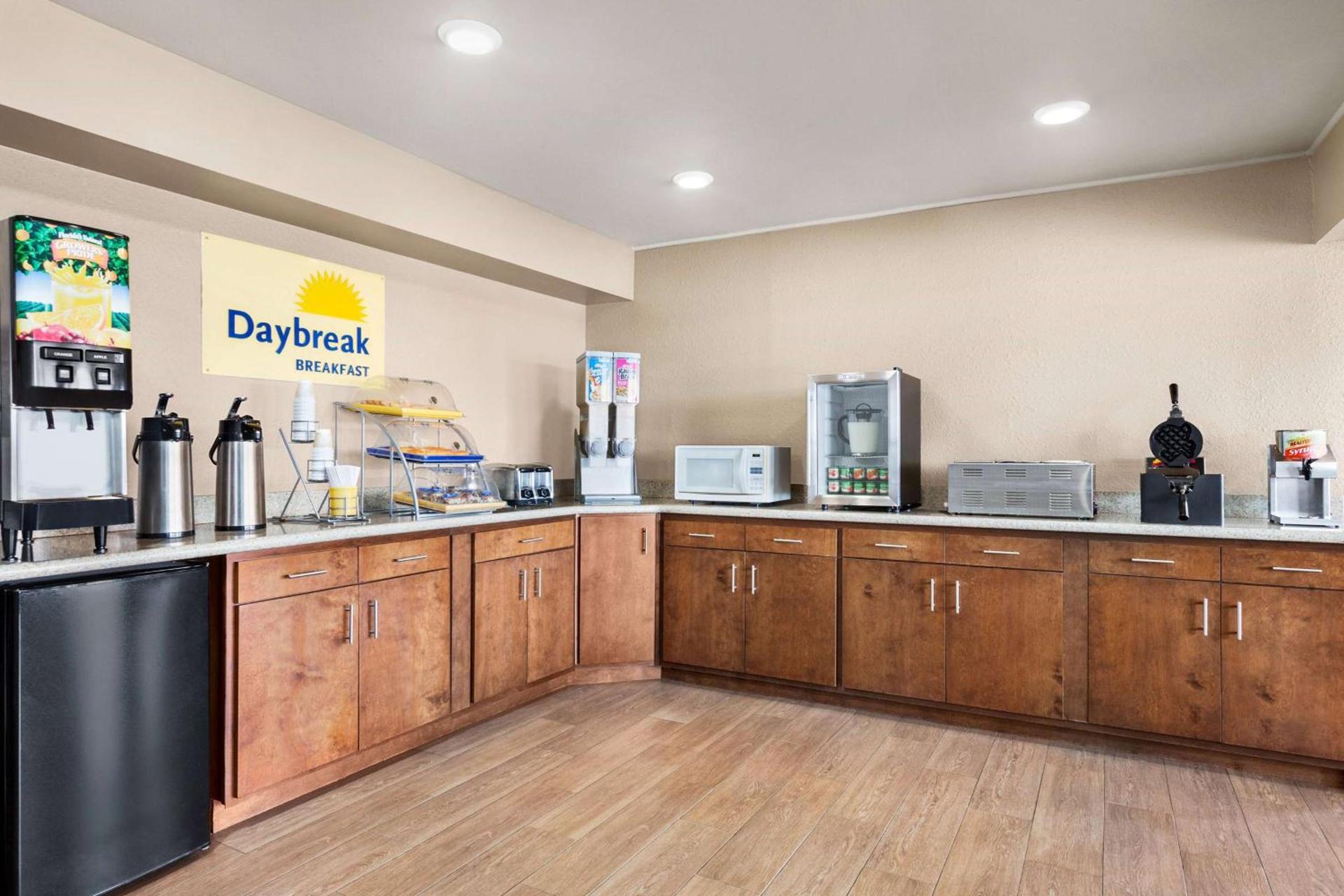 Days Inn by Wyndham Paris photo 46