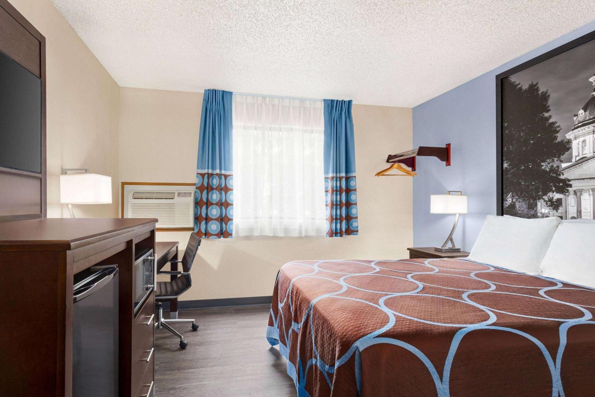 Super 8 by Wyndham Lenexa Overland Park Area/Mall Area photo 13