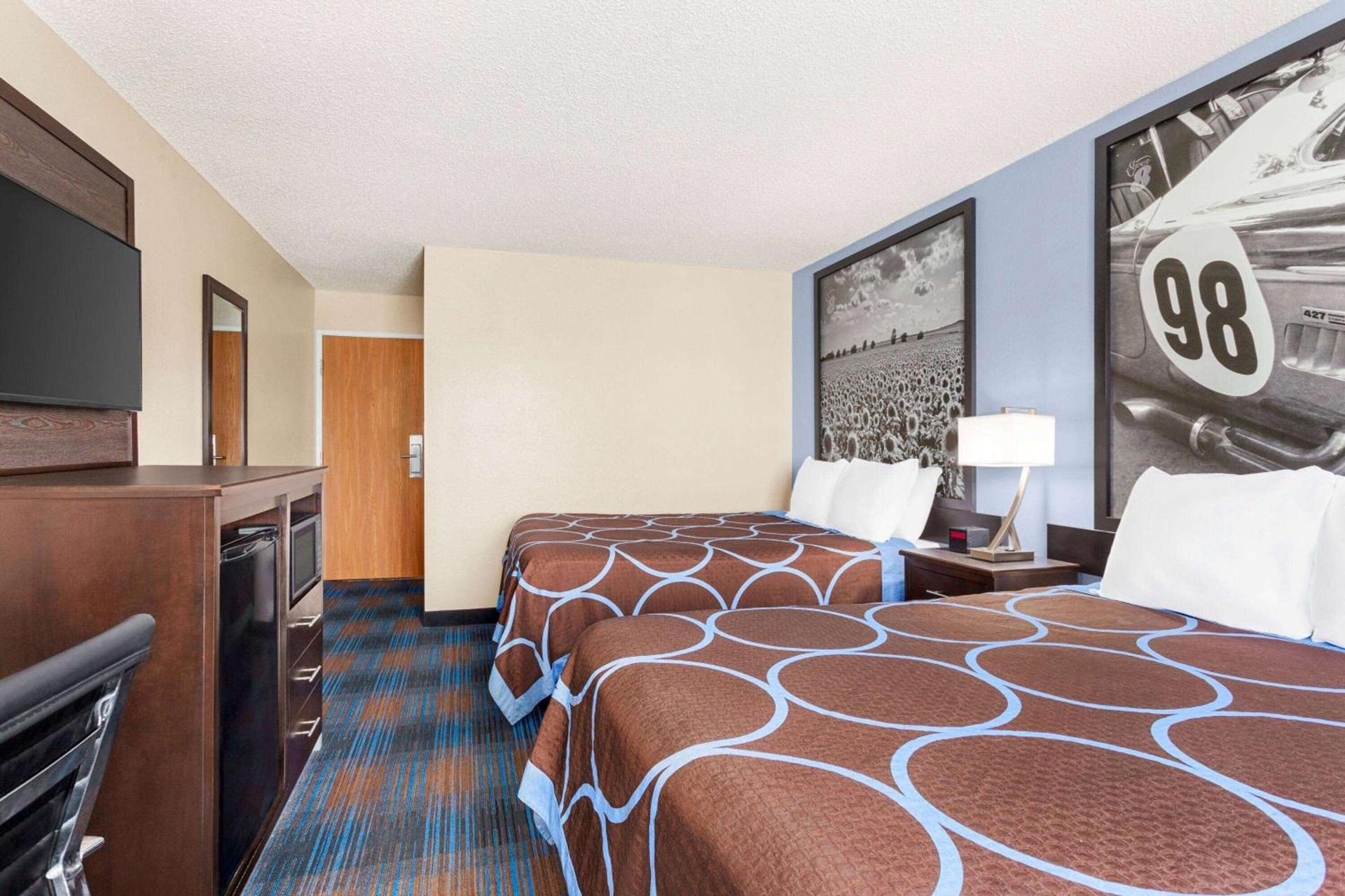 Super 8 by Wyndham Lenexa Overland Park Area/Mall Area photo 20