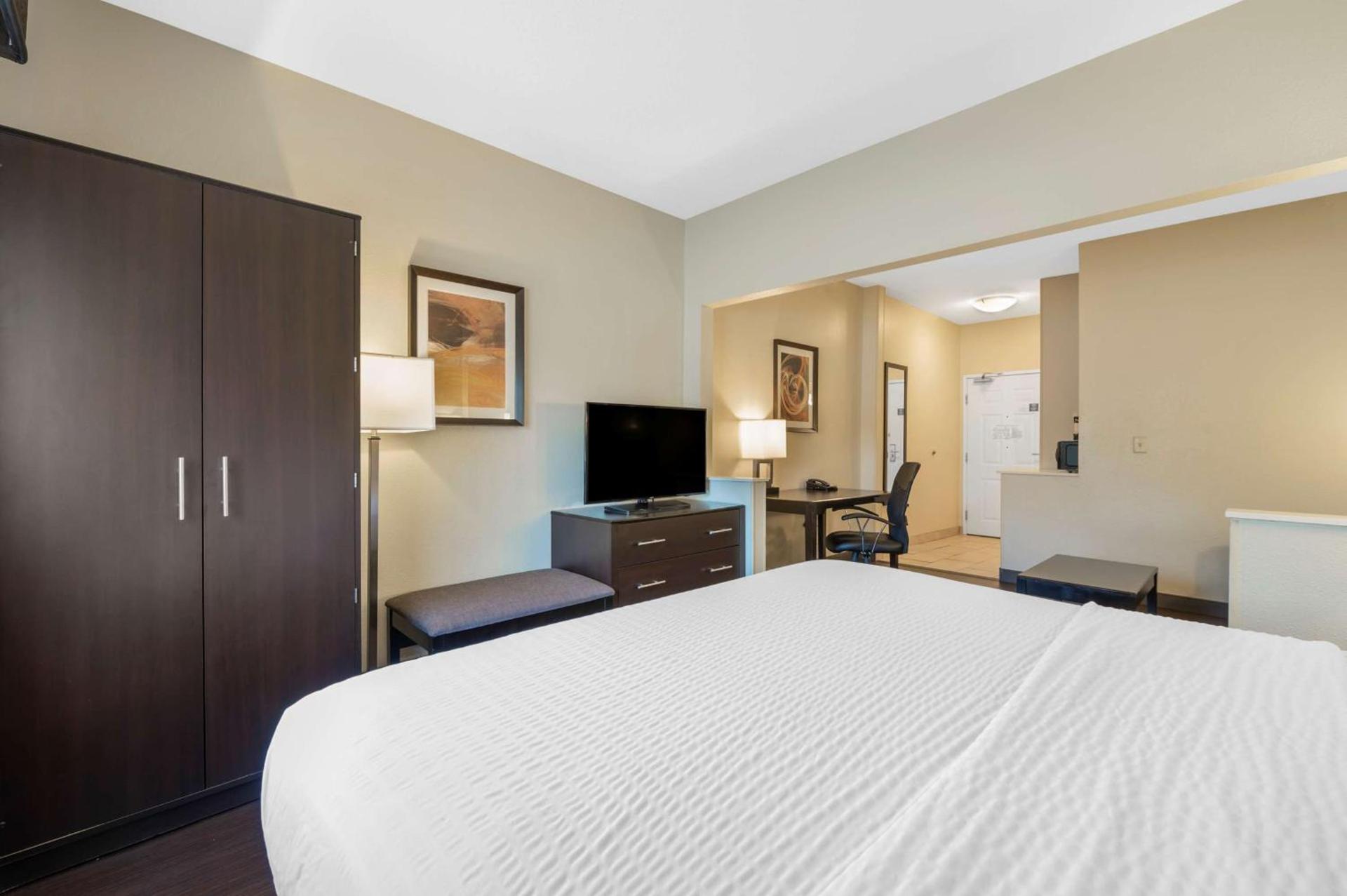 Best Western Hilliard Inn & Suites photo 20