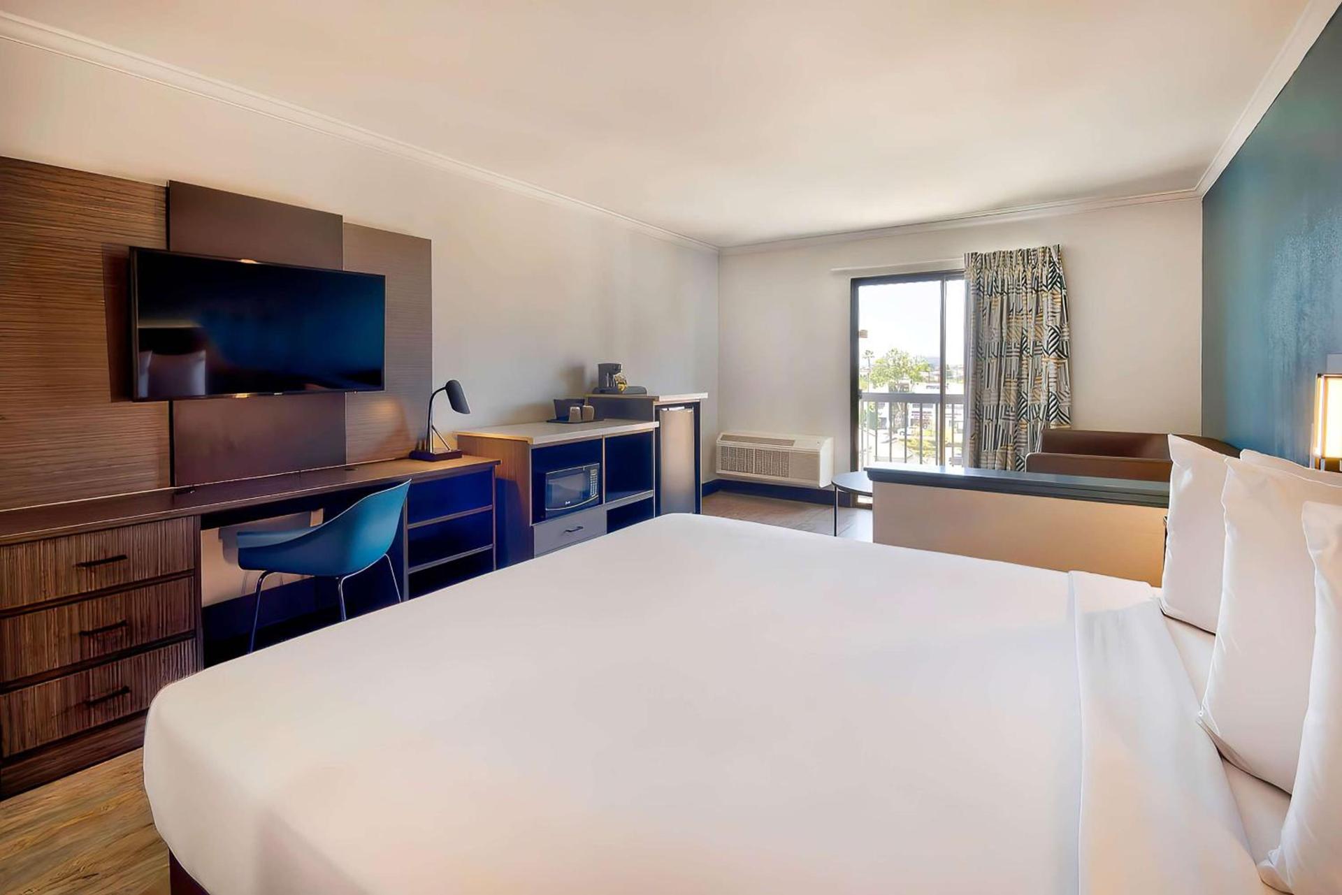 Studio 6 Suites Lawndale, CA South Bay photo 8