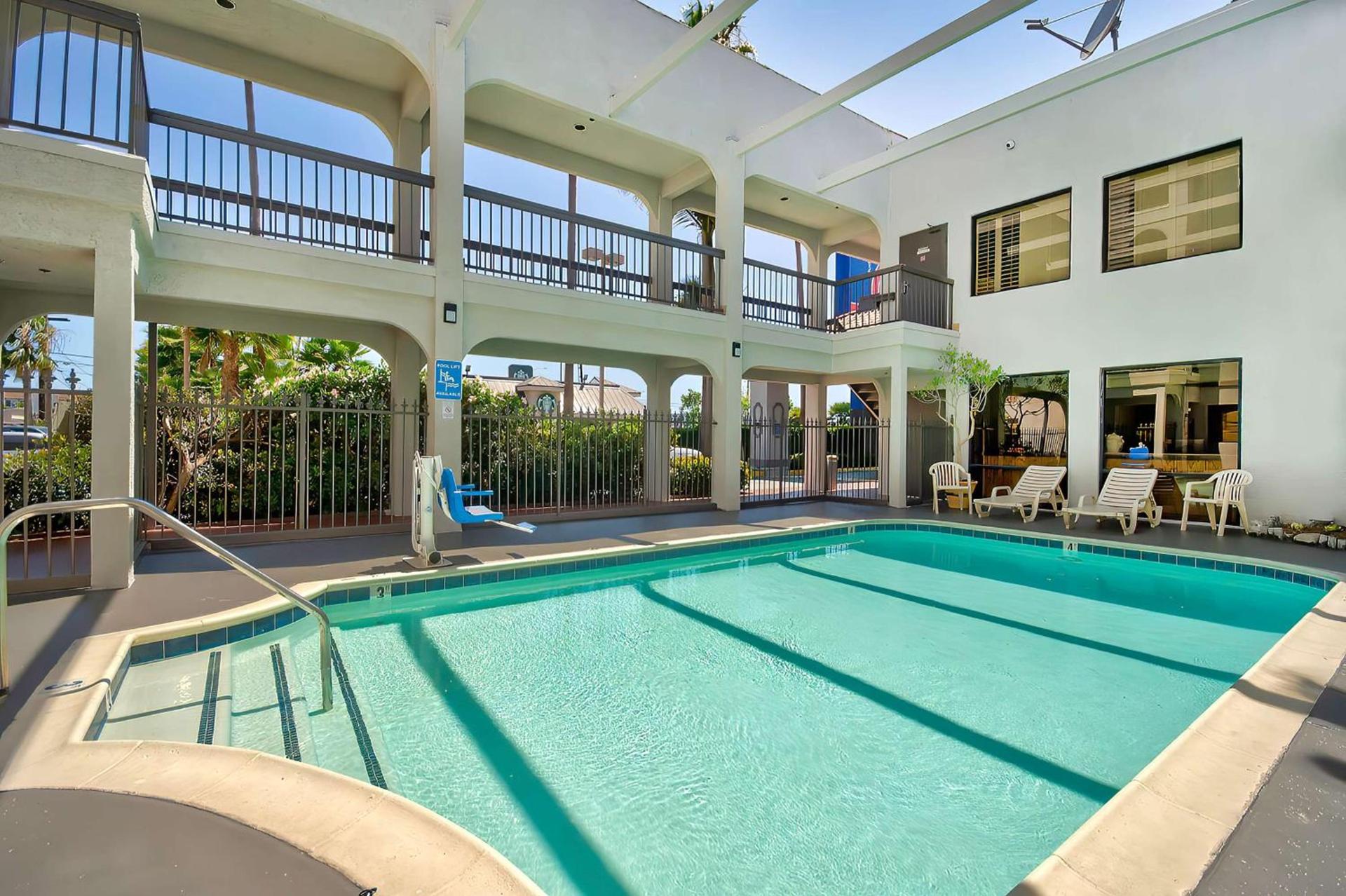 Studio 6 Suites Lawndale, CA South Bay photo 6
