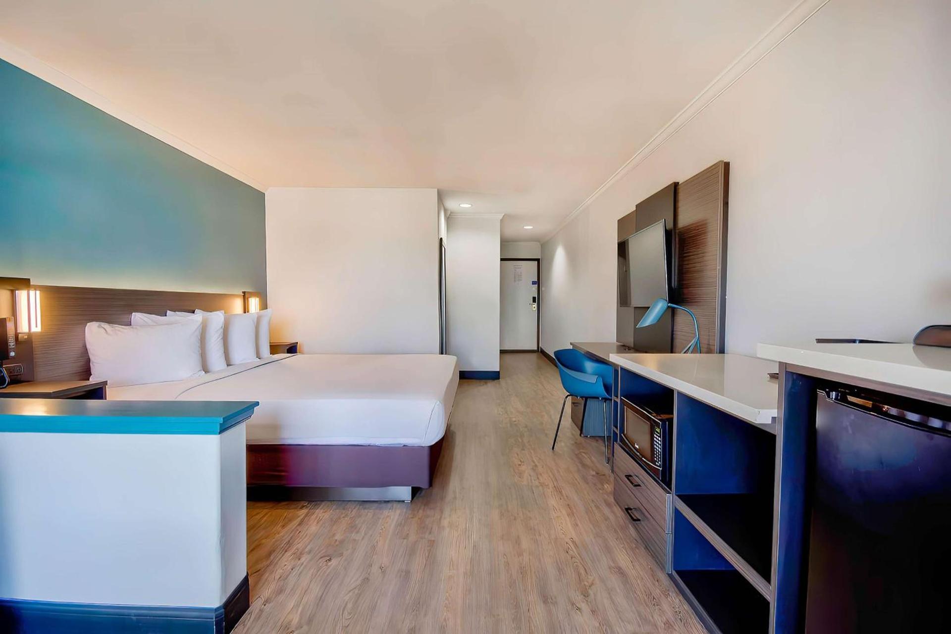 Studio 6 Suites Lawndale, CA South Bay photo 9