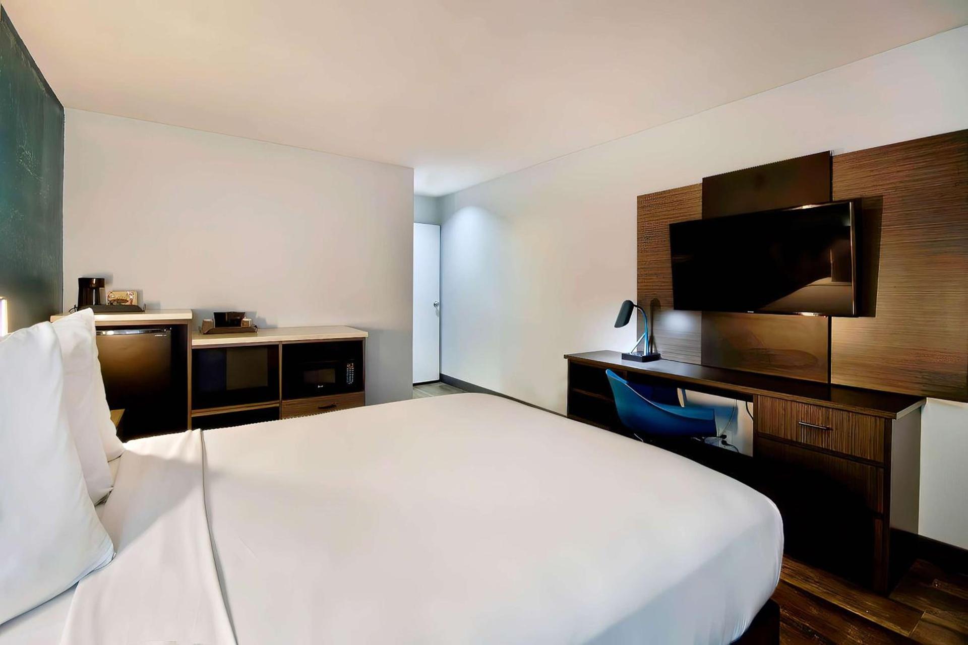 Studio 6 Suites Lawndale, CA South Bay photo 11