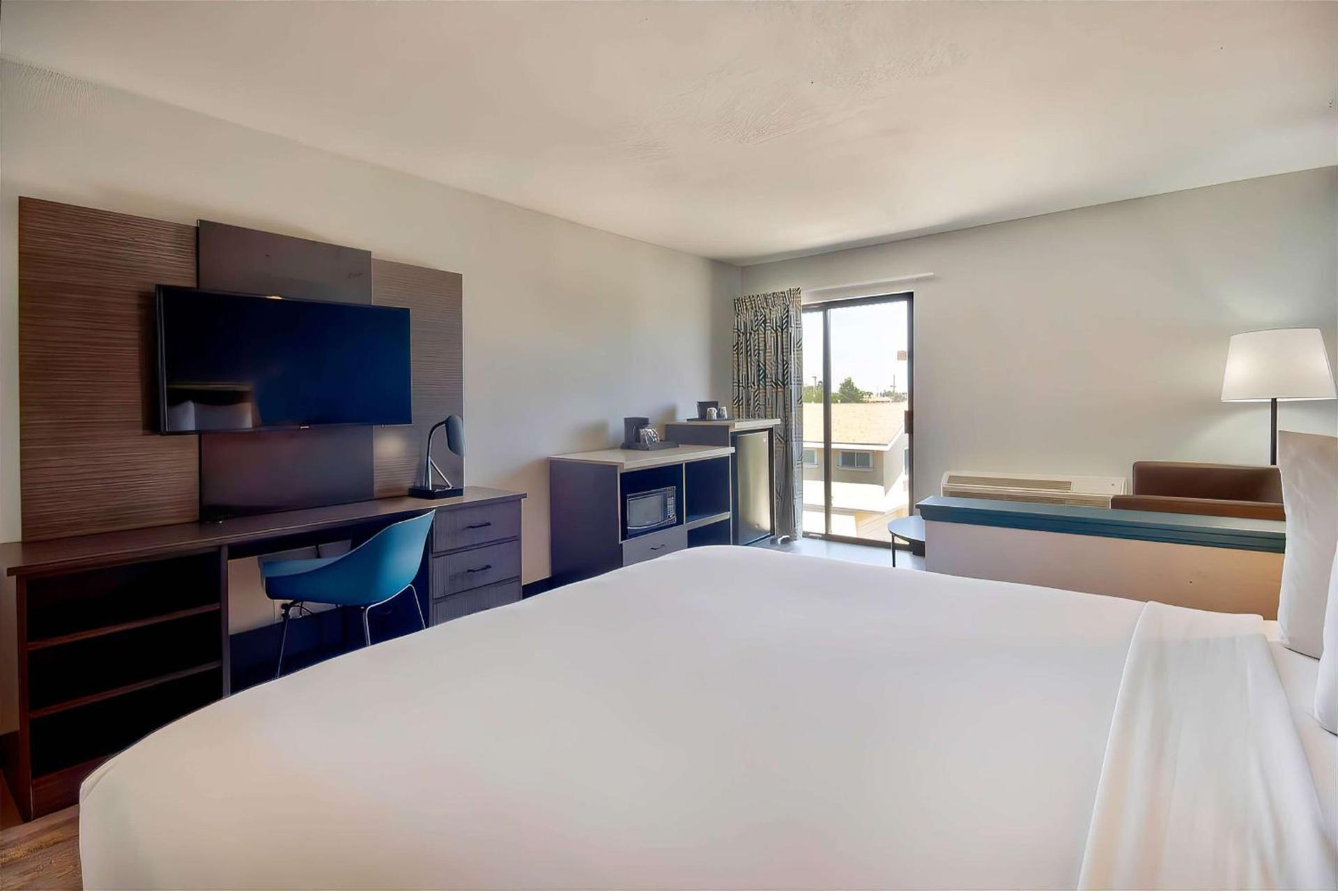 Studio 6 Suites Lawndale, CA South Bay photo 14