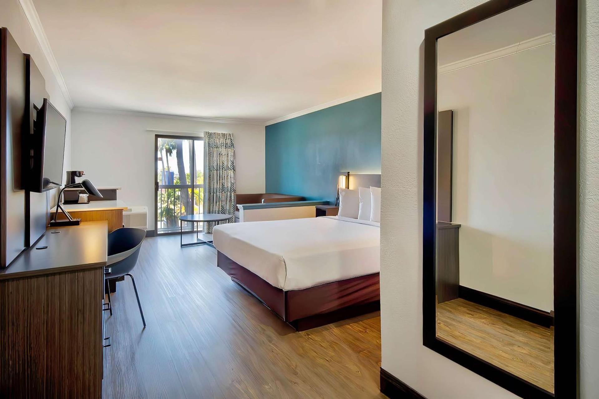 Studio 6 Suites Lawndale, CA South Bay photo 7