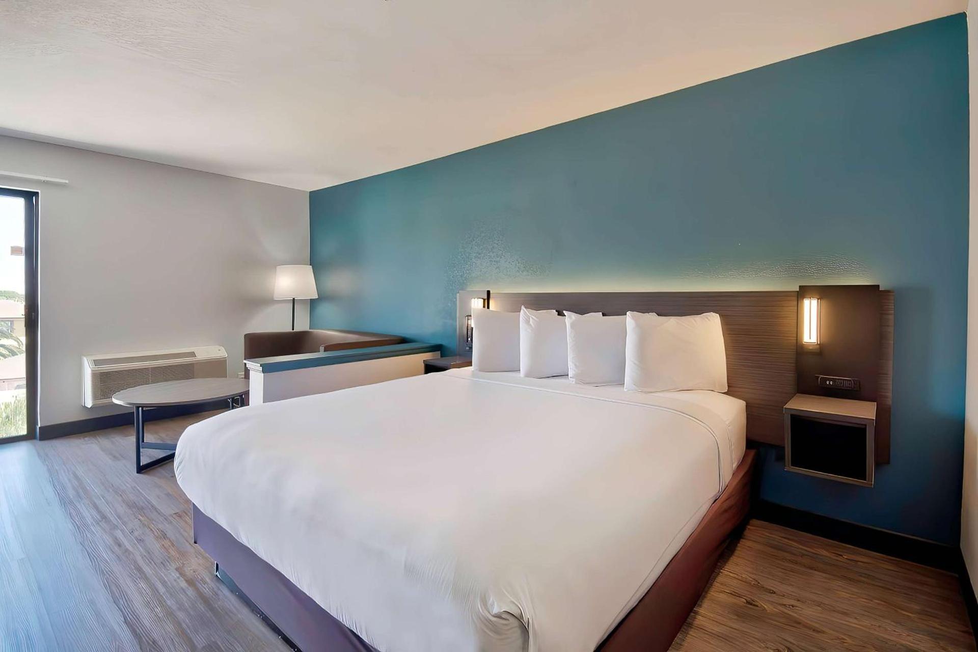 Studio 6 Suites Lawndale, CA South Bay photo 13