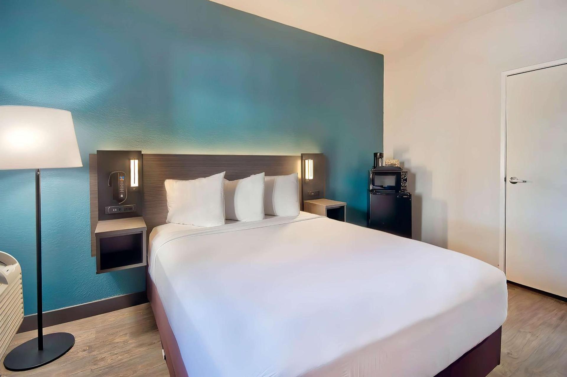 Studio 6 Suites Lawndale, CA South Bay photo 16