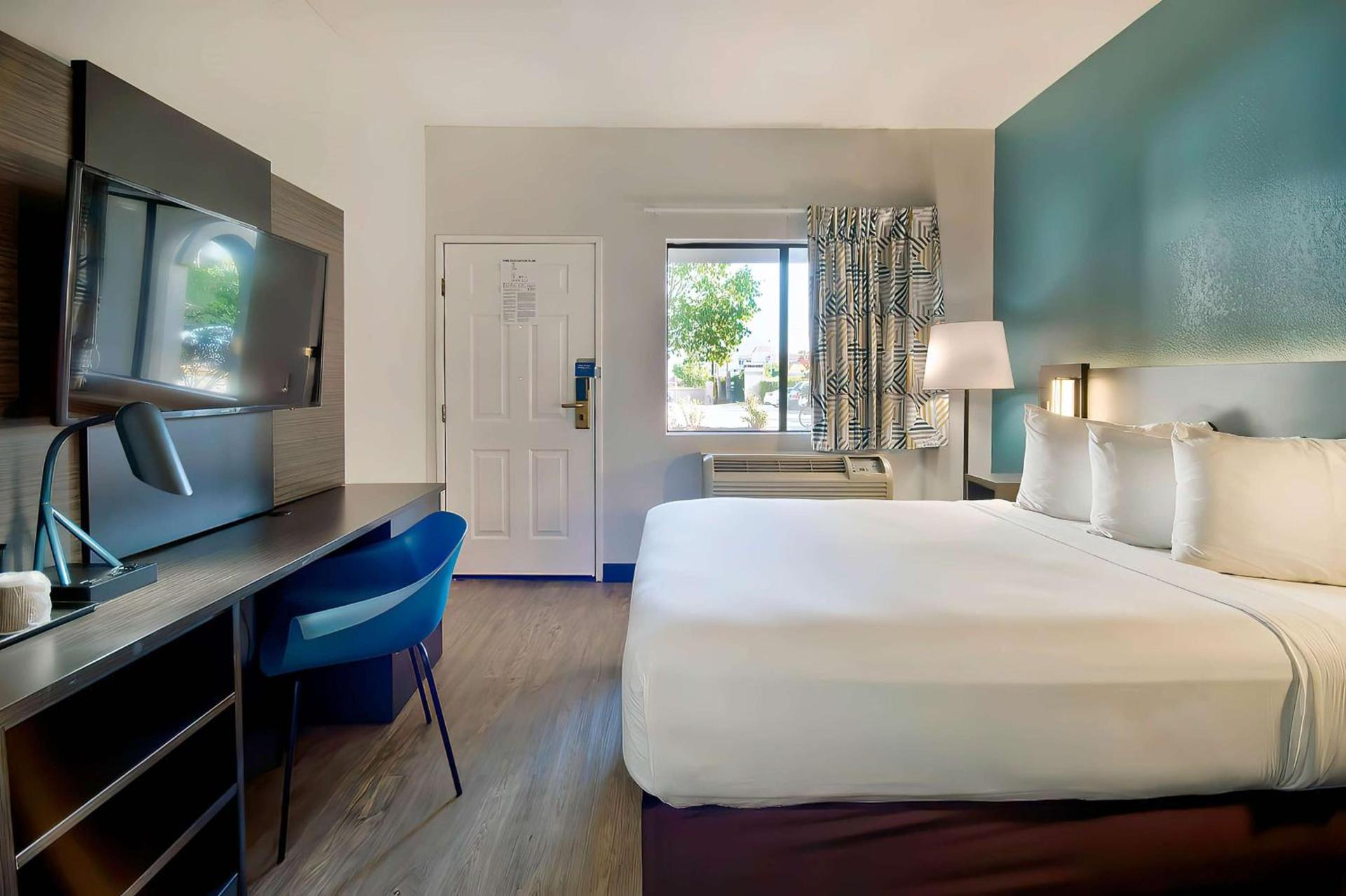 Studio 6 Suites Lawndale, CA South Bay photo 17