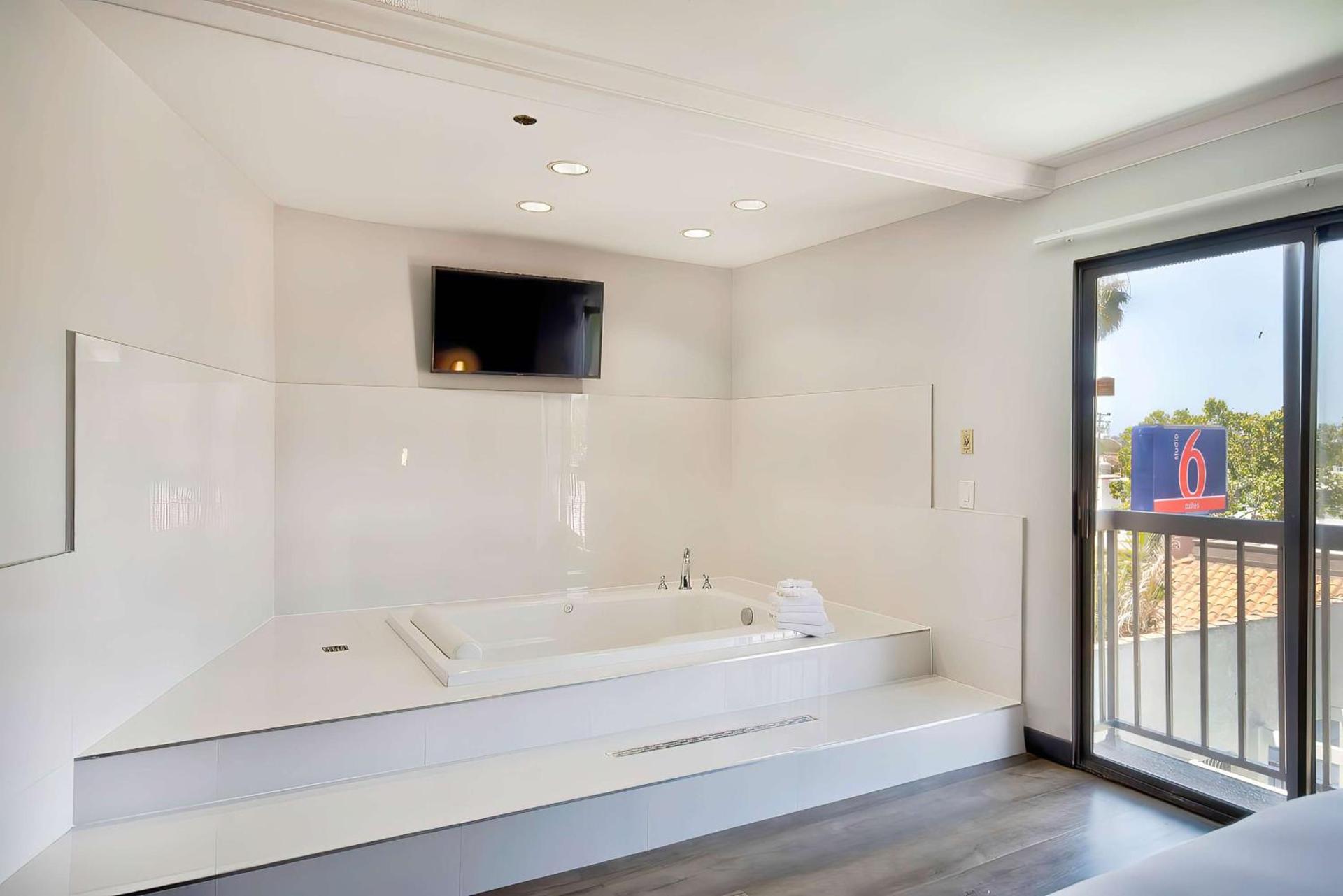 Studio 6 Suites Lawndale, CA South Bay photo 19