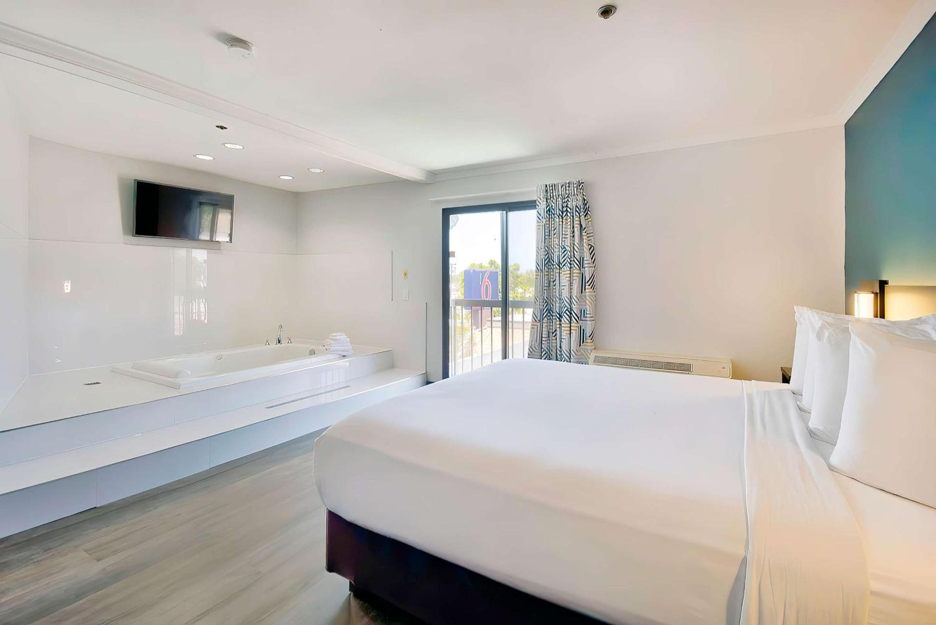 Studio 6 Suites Lawndale, CA South Bay photo 18