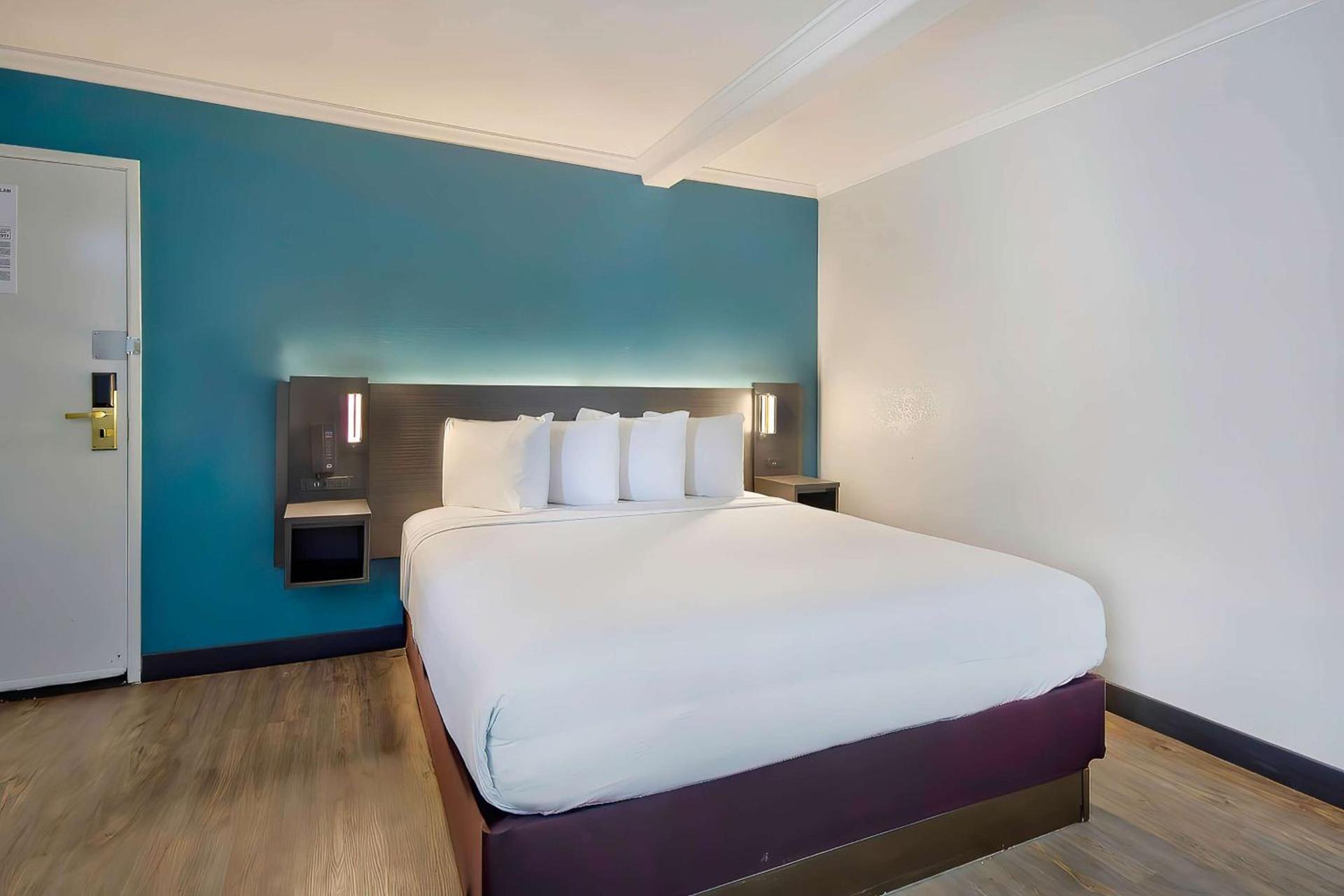 Studio 6 Suites Lawndale, CA South Bay photo 21