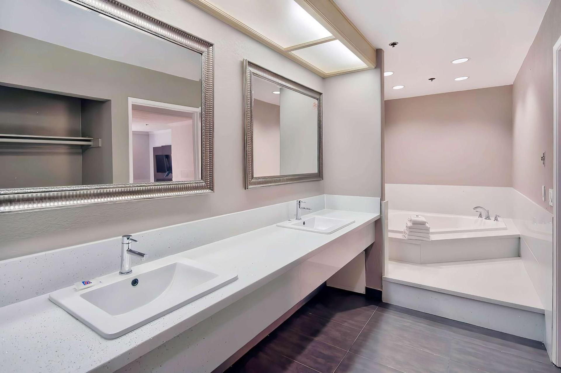 Studio 6 Suites Lawndale, CA South Bay photo 37