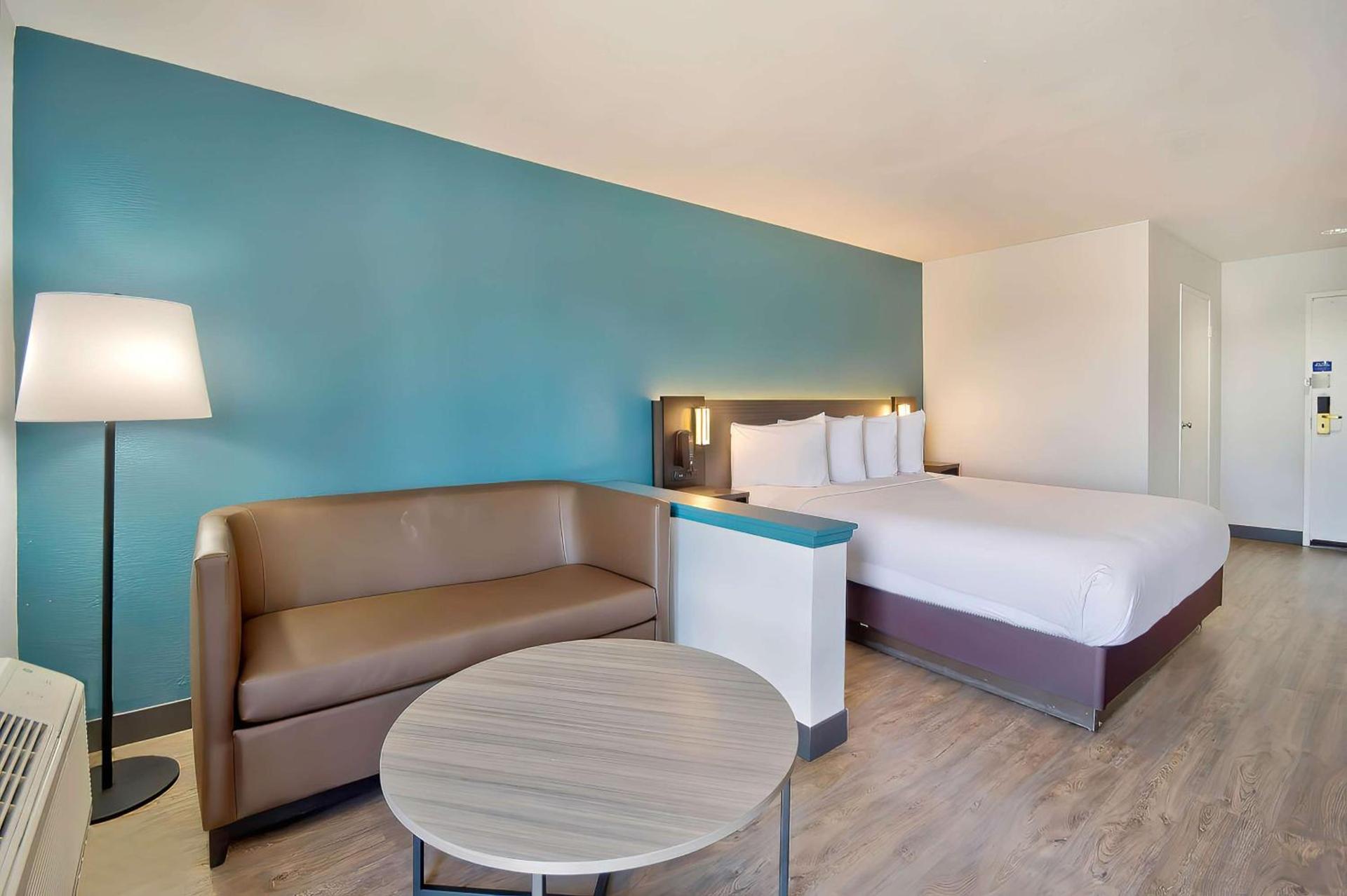 Studio 6 Suites Lawndale, CA South Bay photo 24