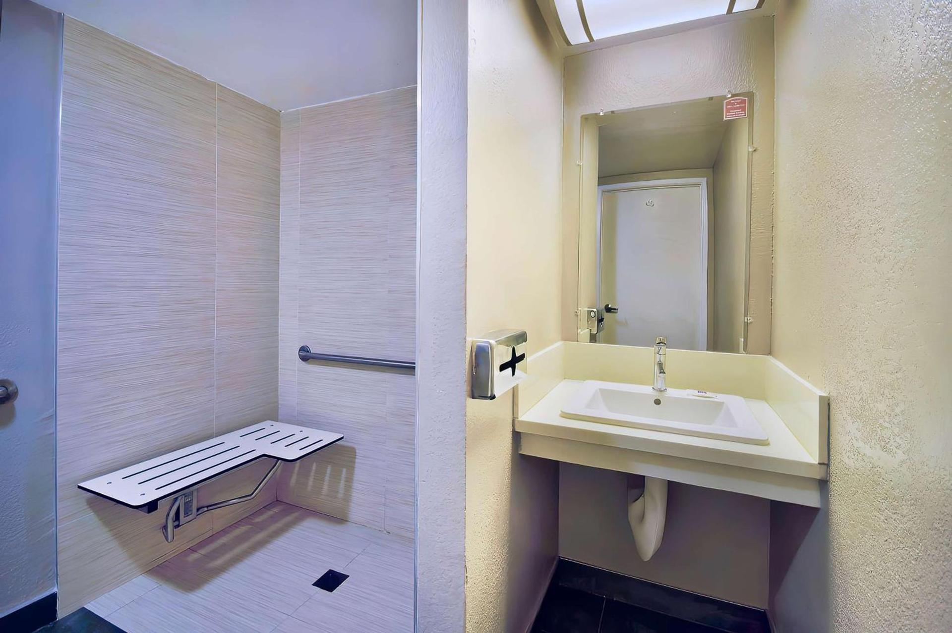 Studio 6 Suites Lawndale, CA South Bay photo 41
