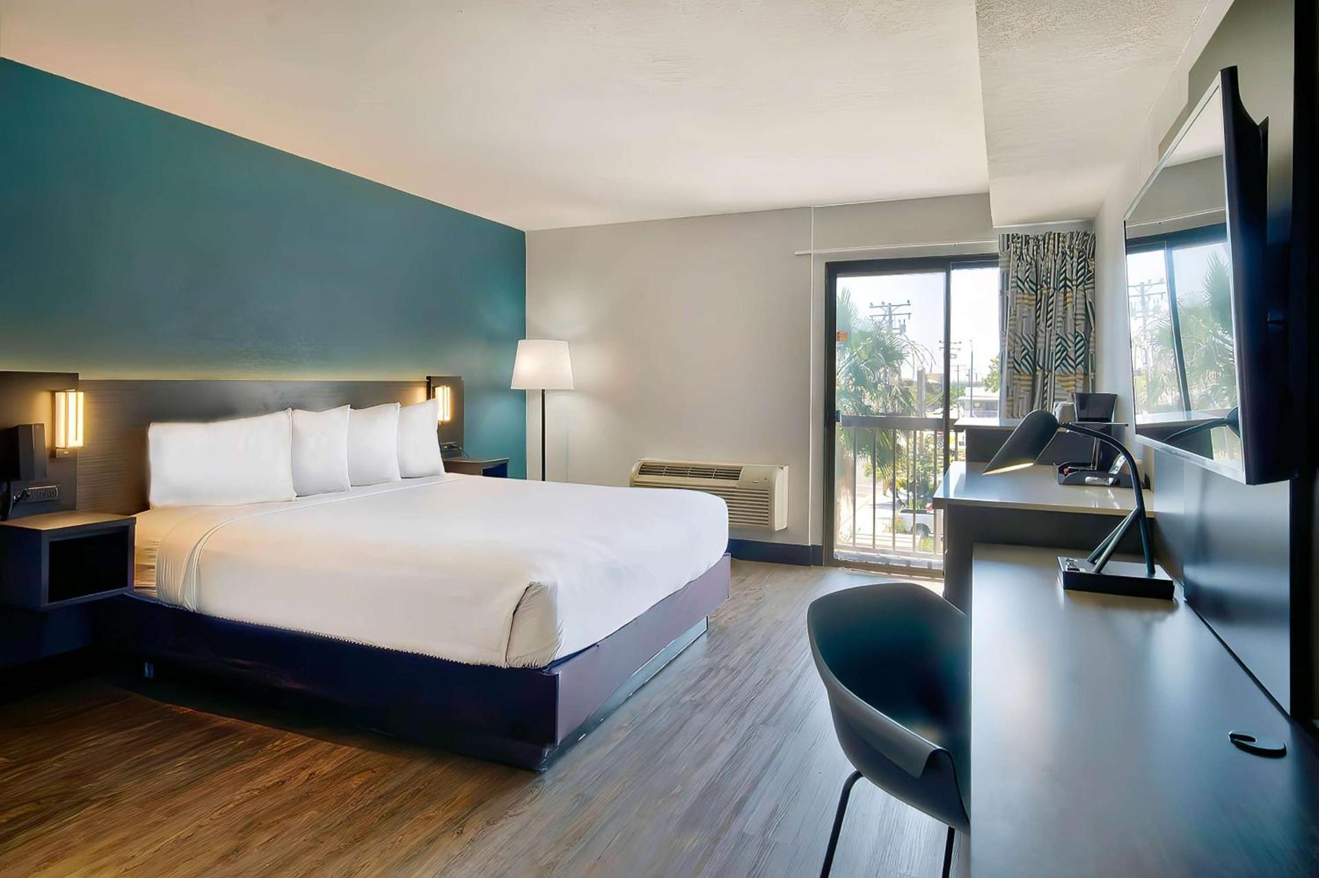 Studio 6 Suites Lawndale, CA South Bay photo 25