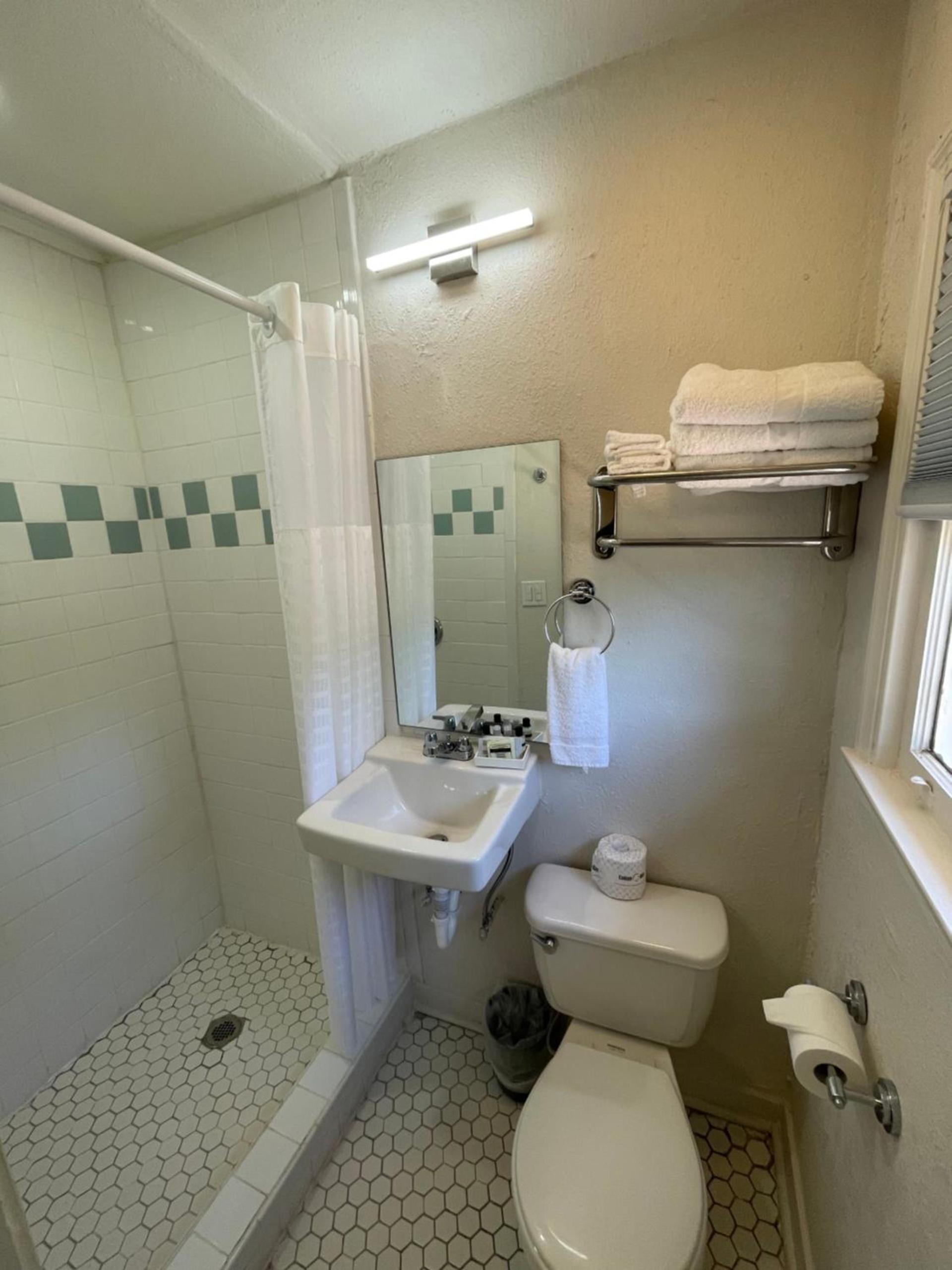 Frederick Motel photo 10