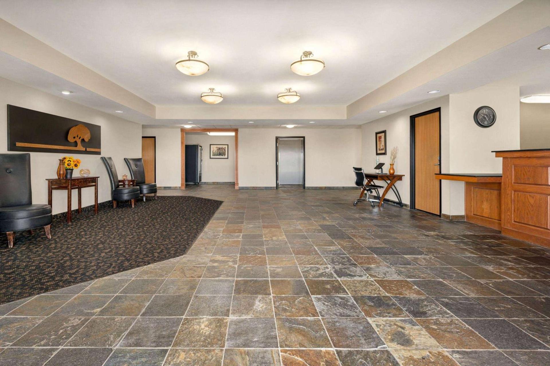 Baymont by Wyndham Fremont photo 14