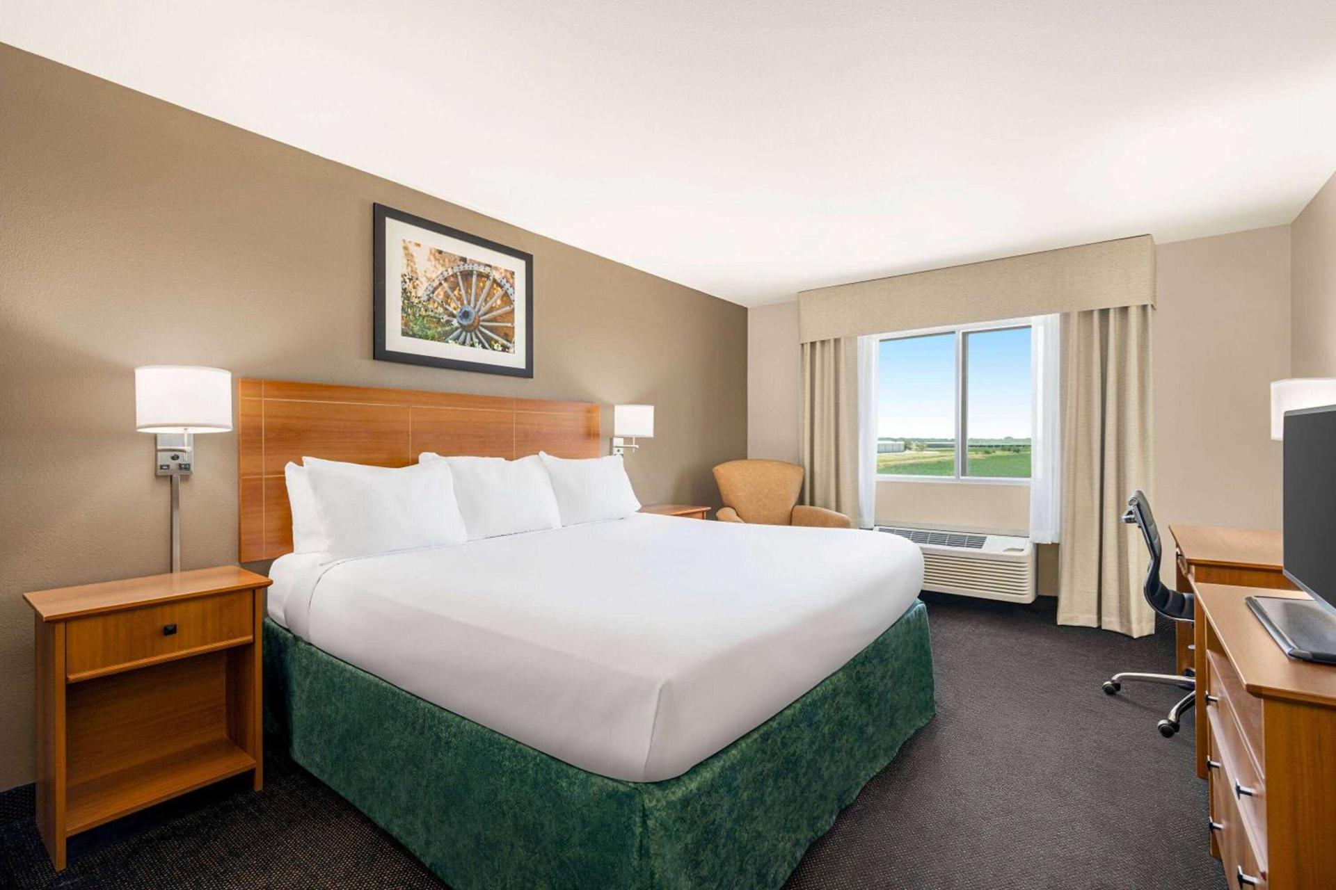 Baymont by Wyndham Fremont photo 5