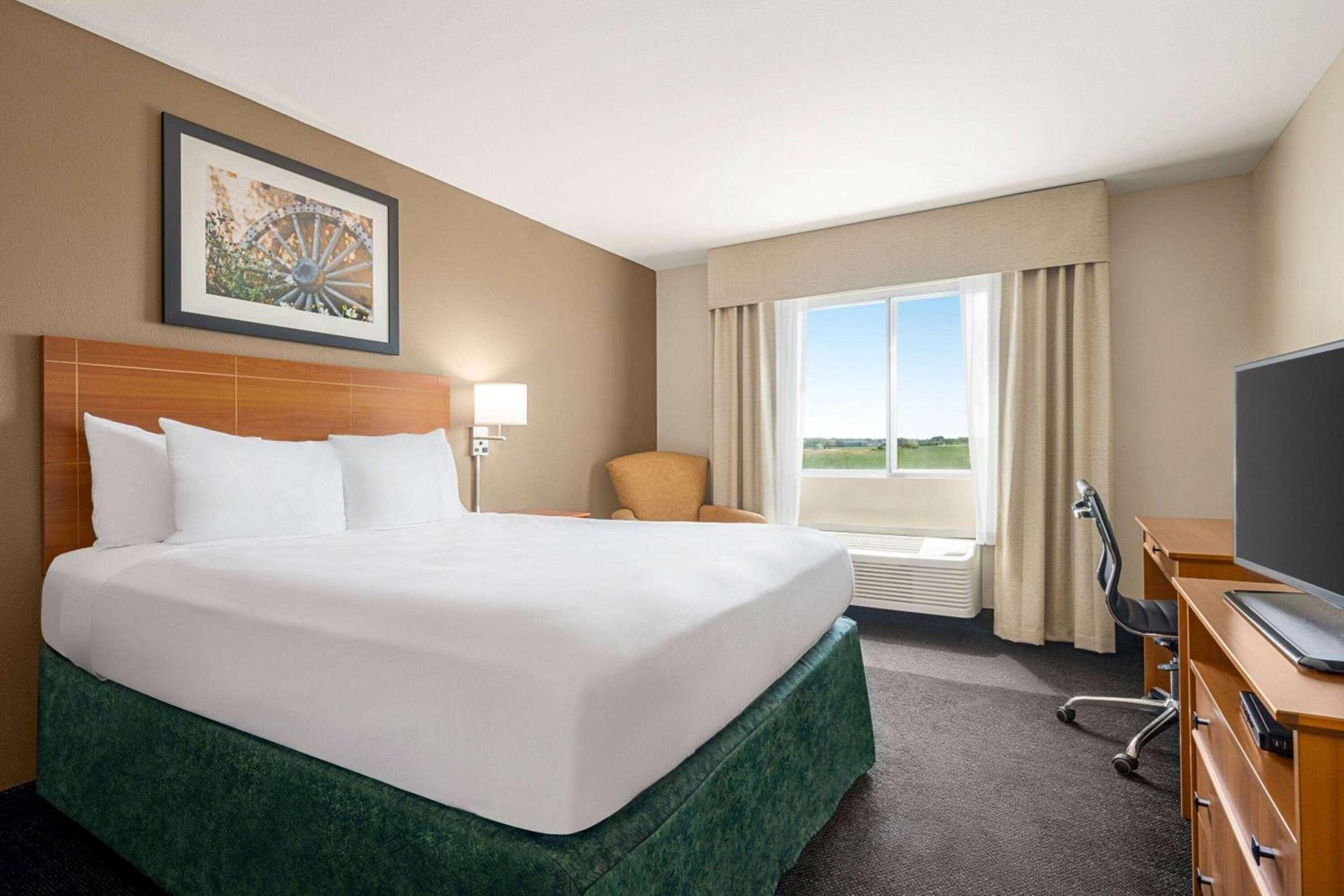 Baymont by Wyndham Fremont photo 3