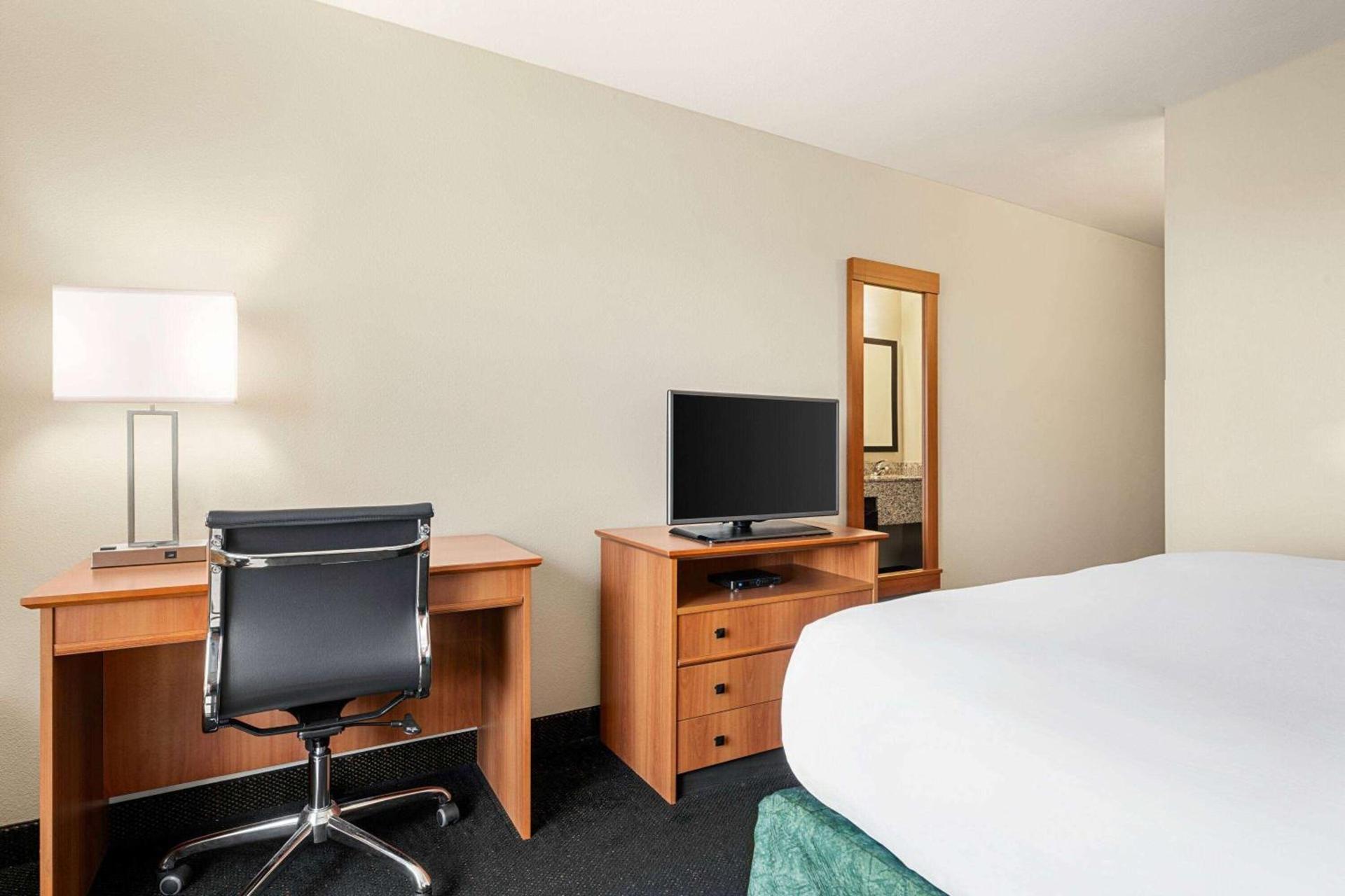 Baymont by Wyndham Fremont photo 6