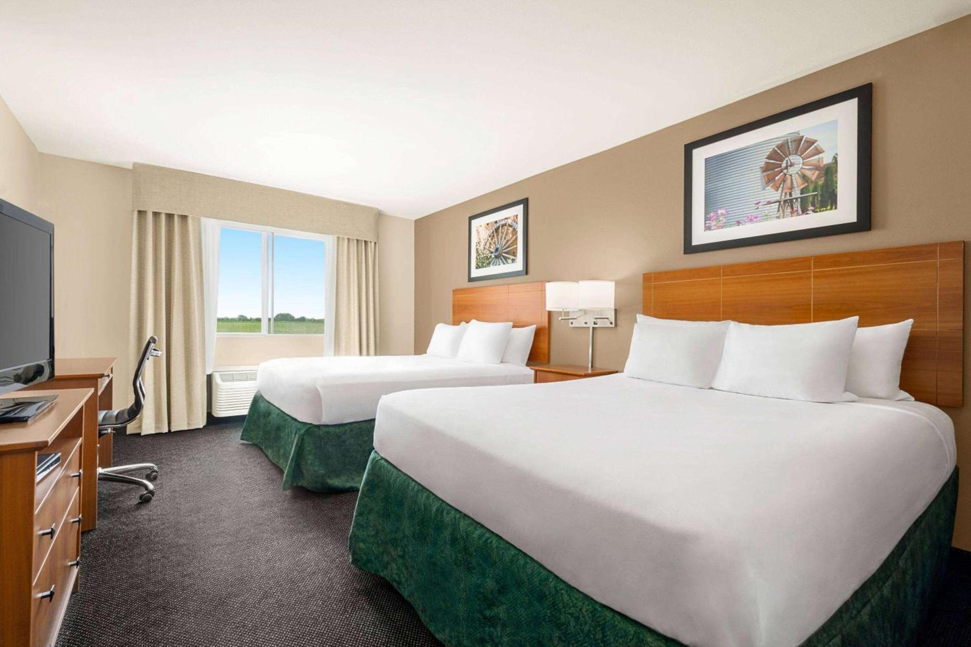 Baymont by Wyndham Fremont photo 2
