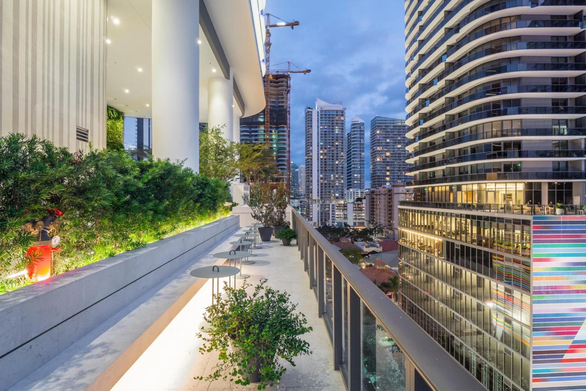 Suites at SLS Lux Brickell managed by CE photo 5