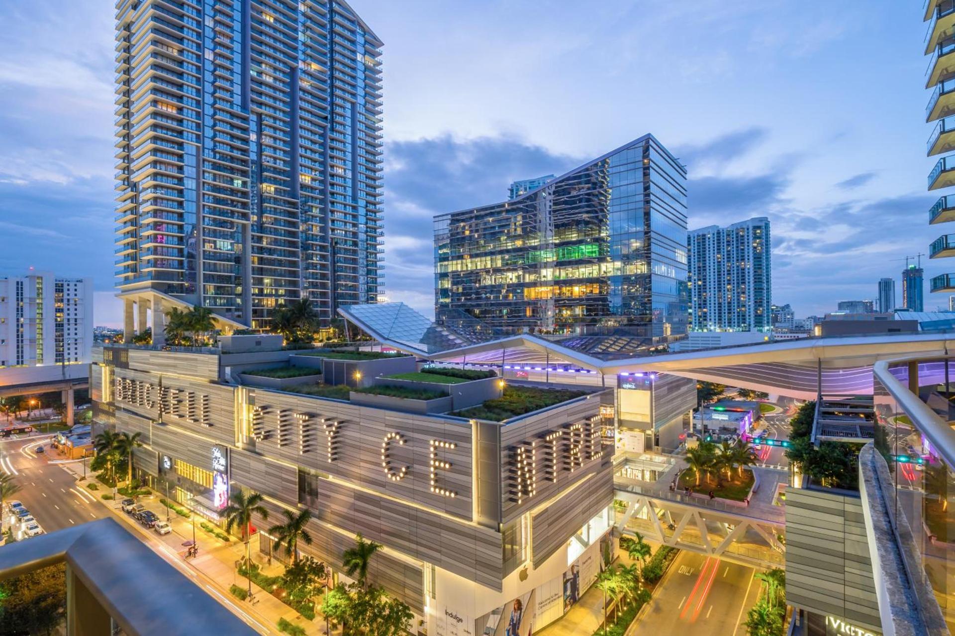 Suites at SLS Lux Brickell managed by CE photo 9