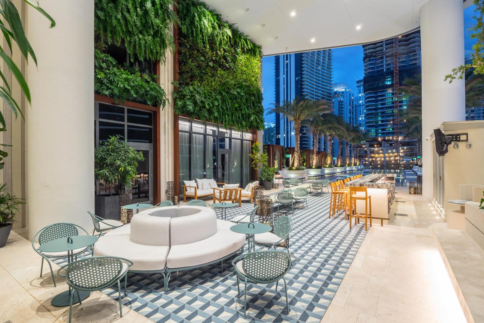Suites at SLS Lux Brickell managed by CE photo 11