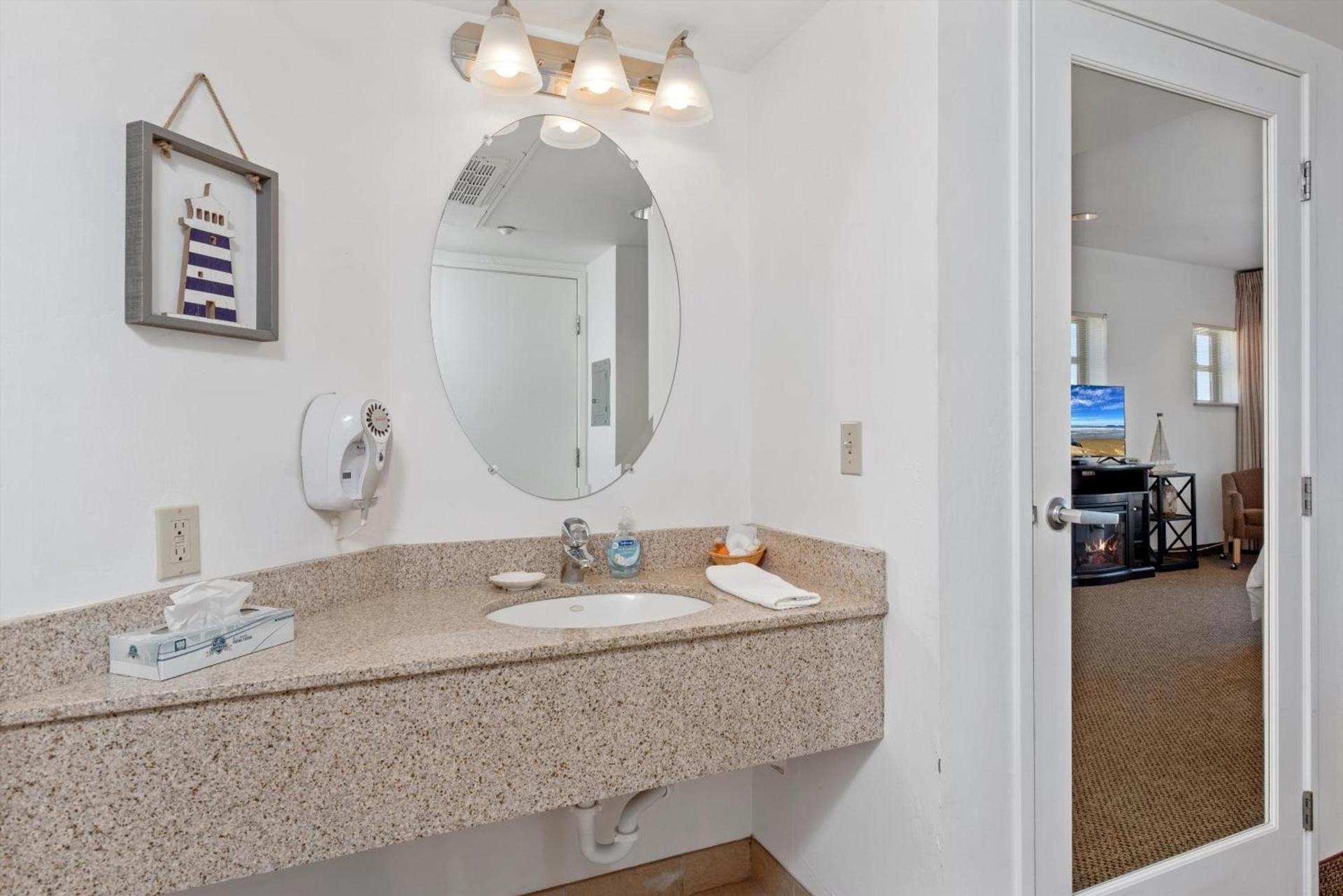 Beach House Inn & Suites photo 63