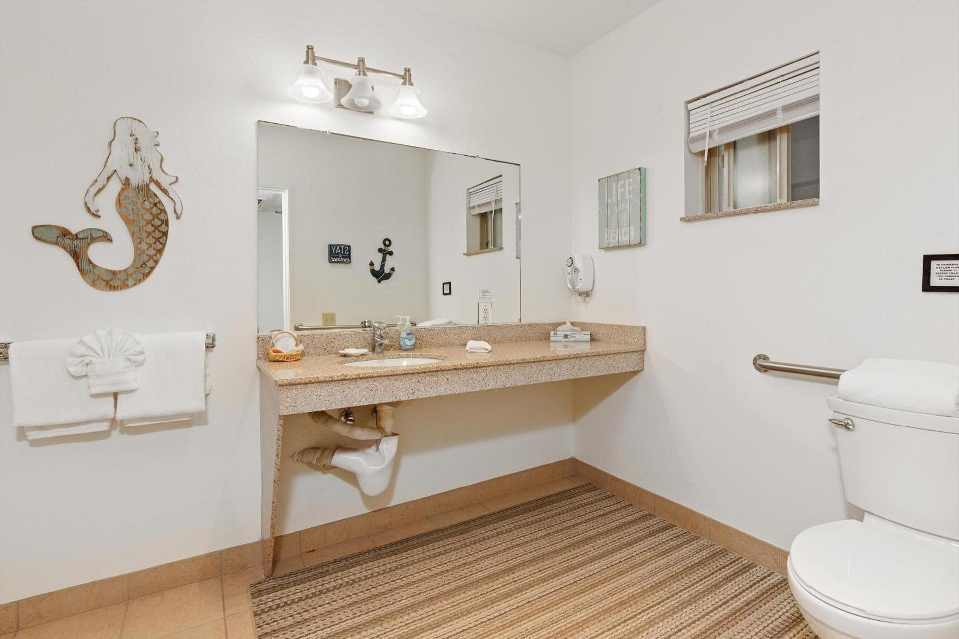 Beach House Inn & Suites photo 55