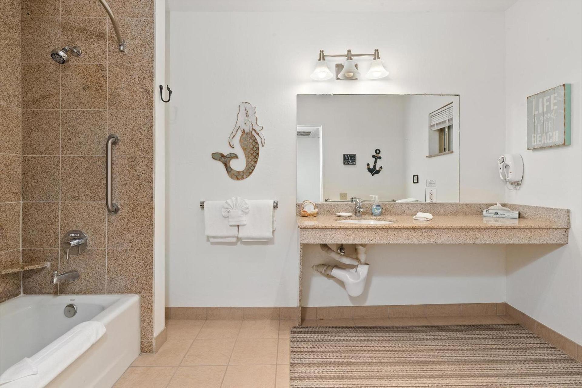 Beach House Inn & Suites photo 56